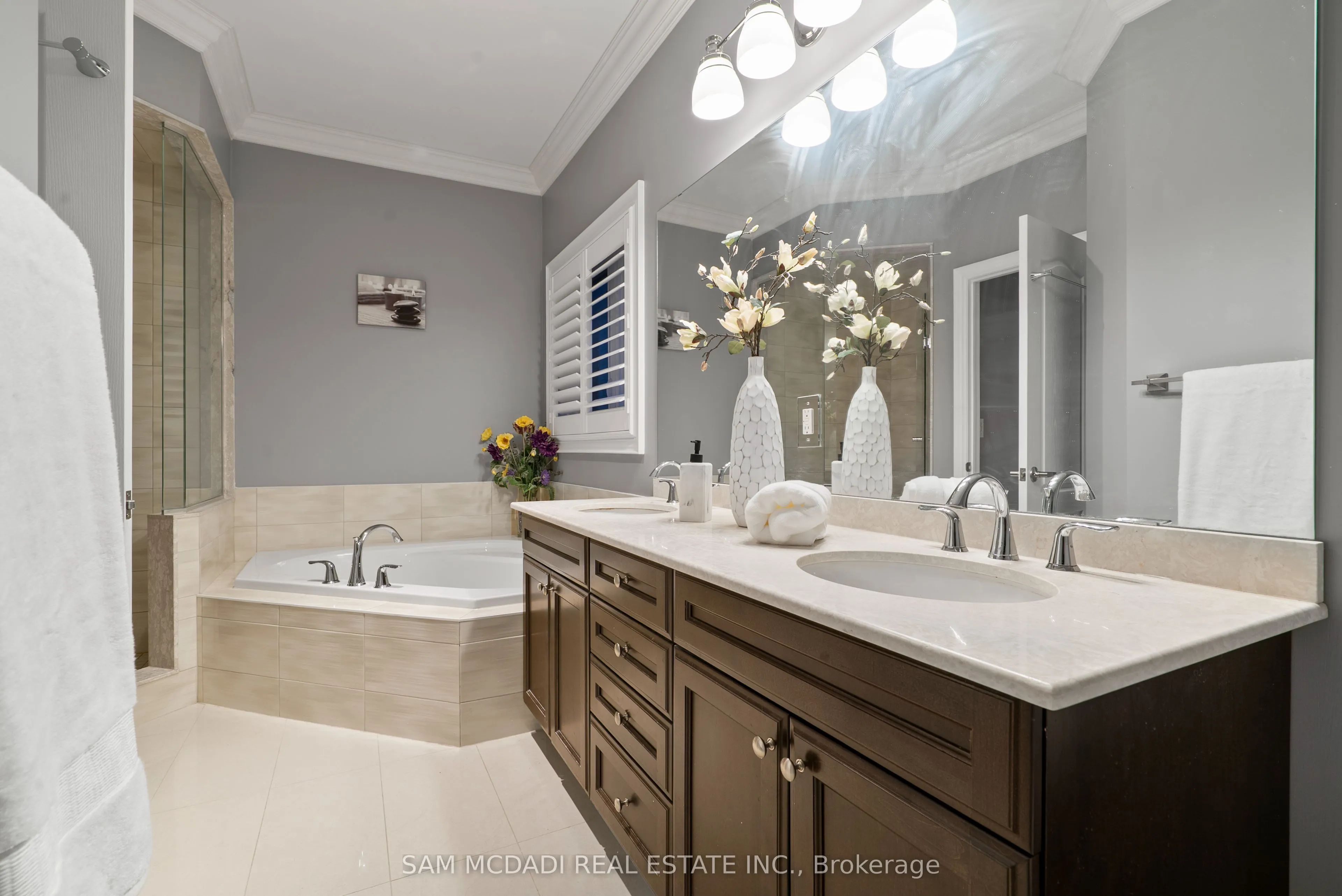 2469 Chateau Common
