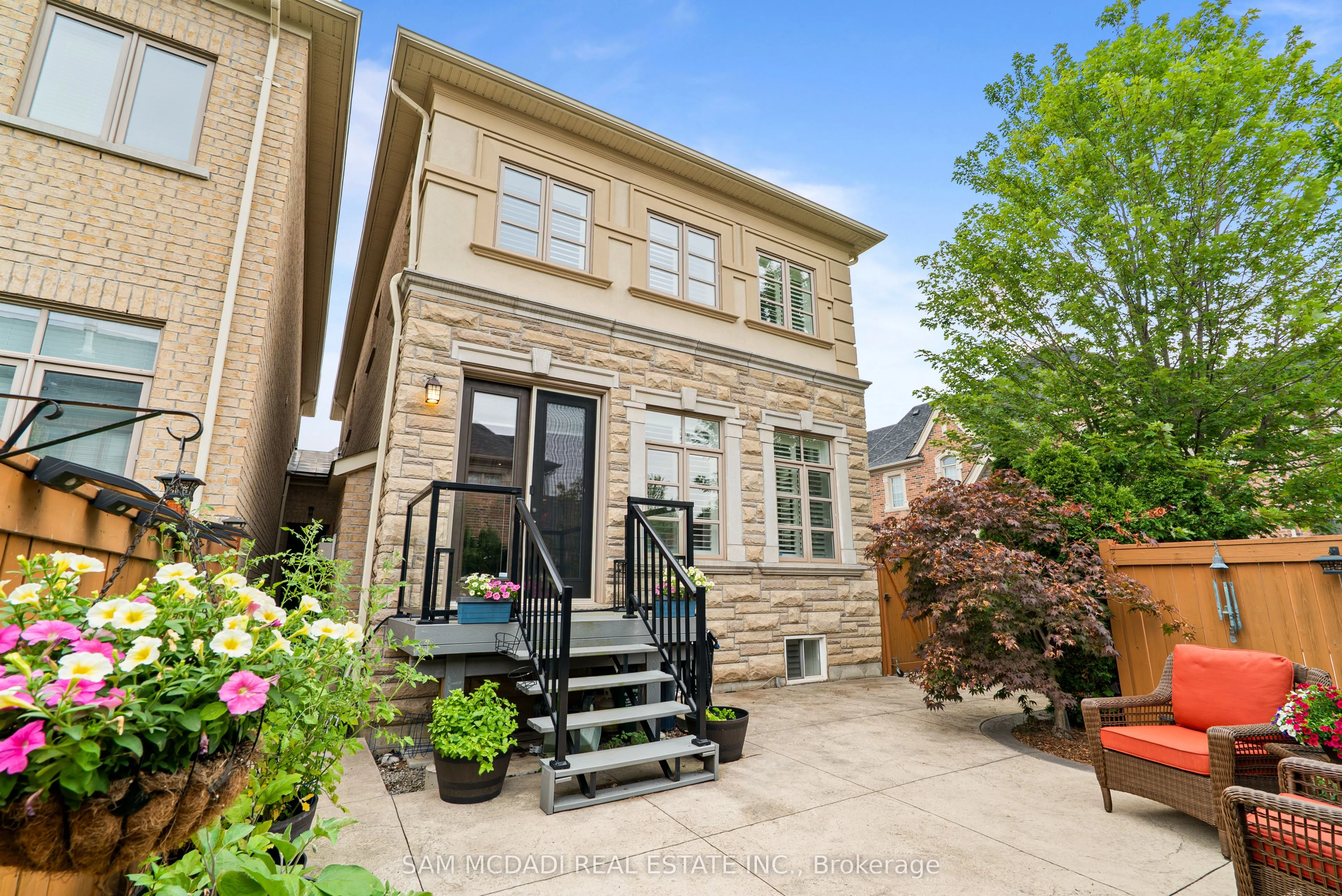 2469 Chateau Common