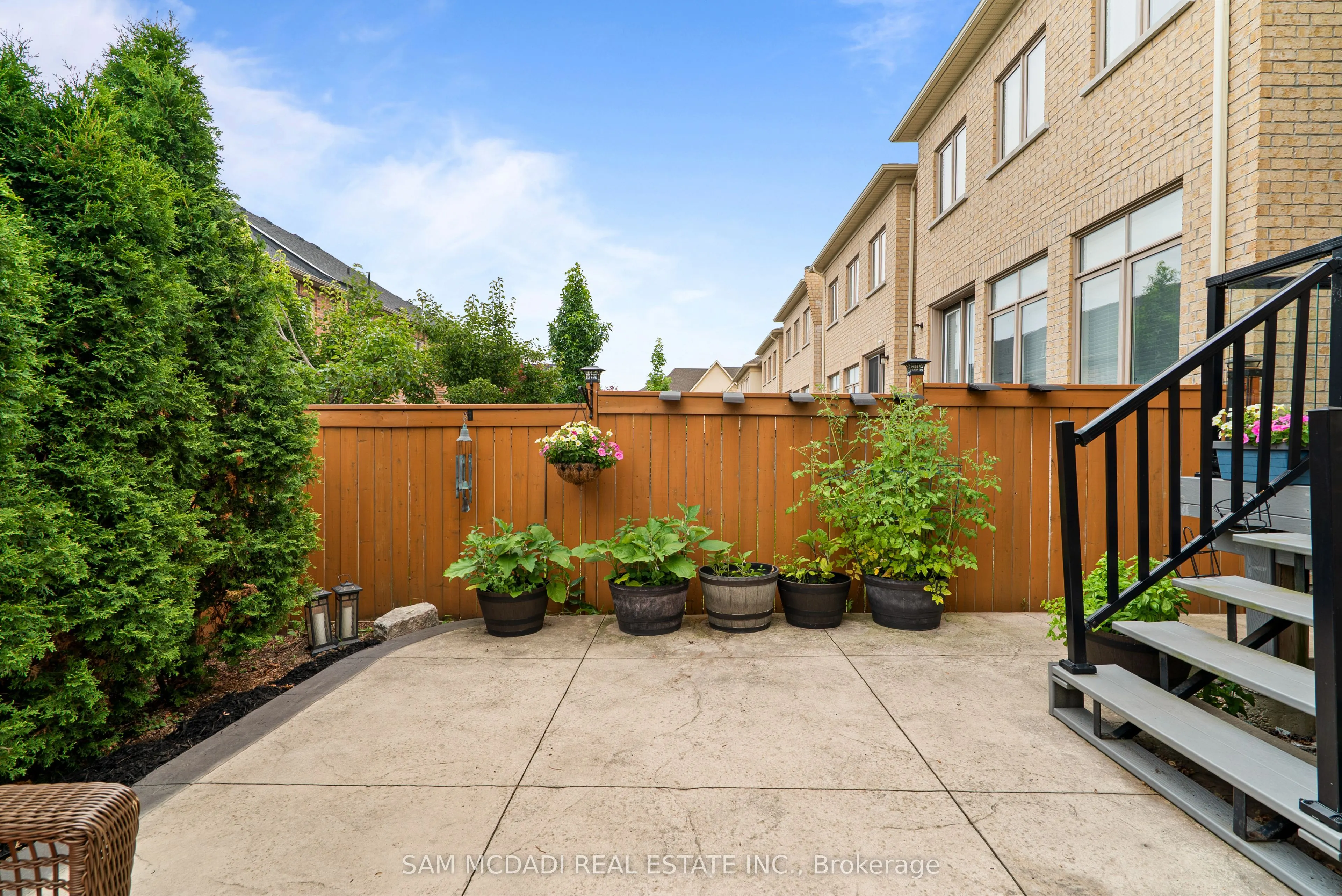2469 Chateau Common