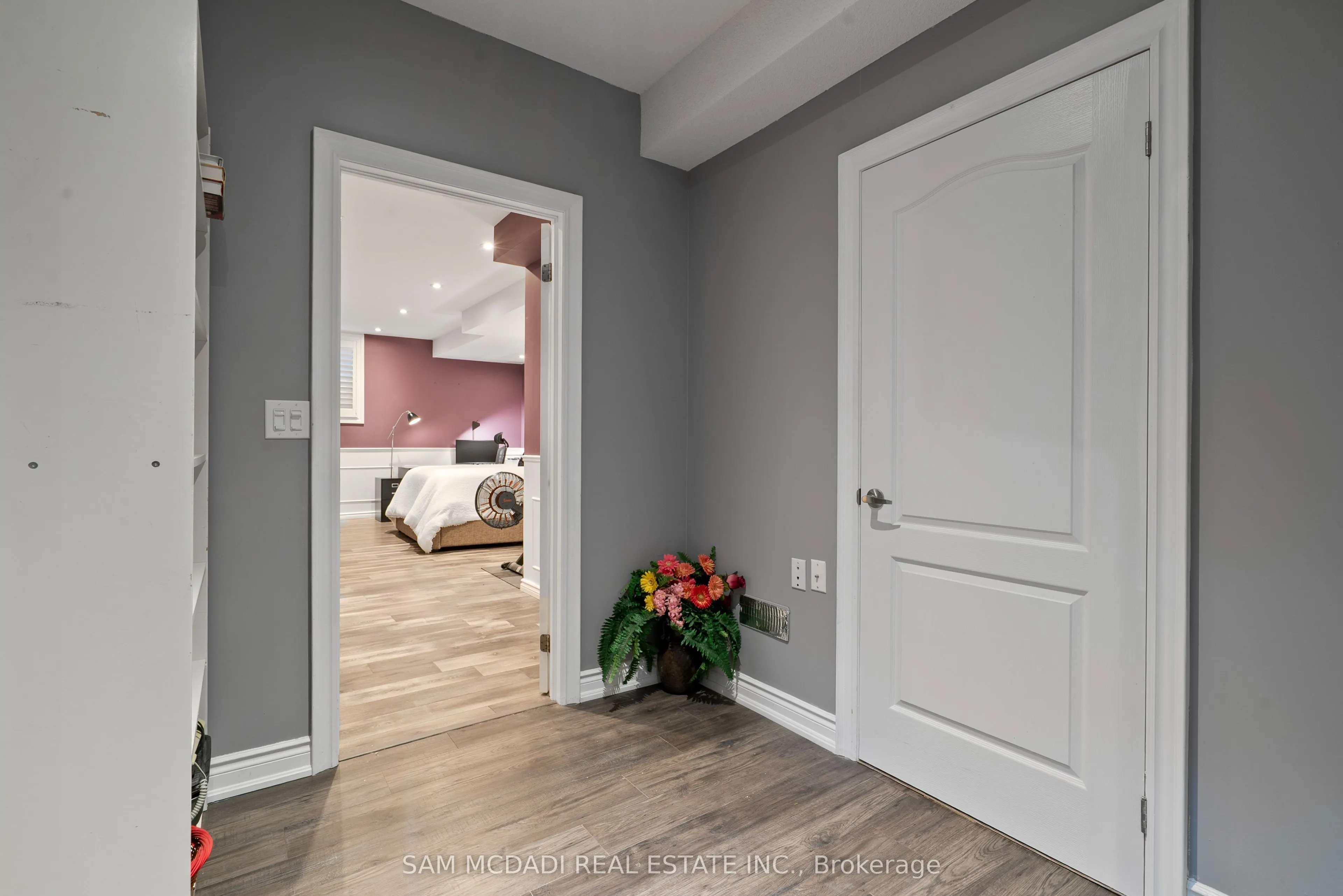 2469 Chateau Common