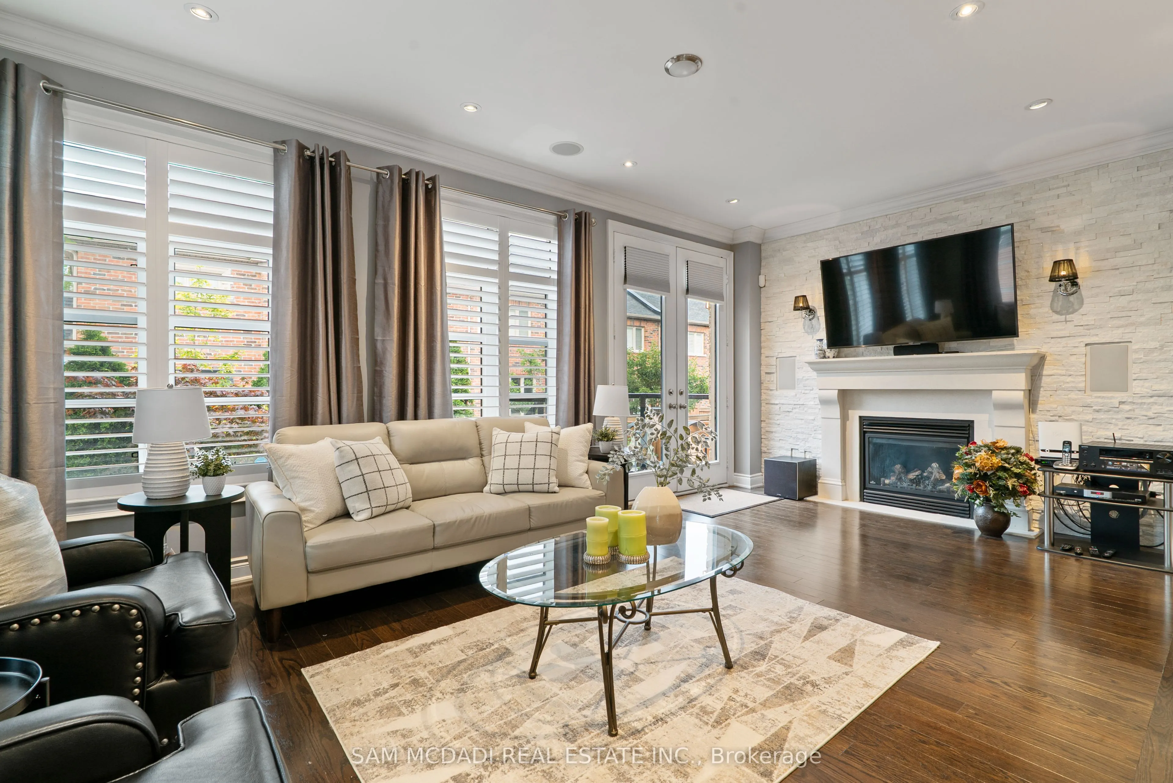 2469 Chateau Common