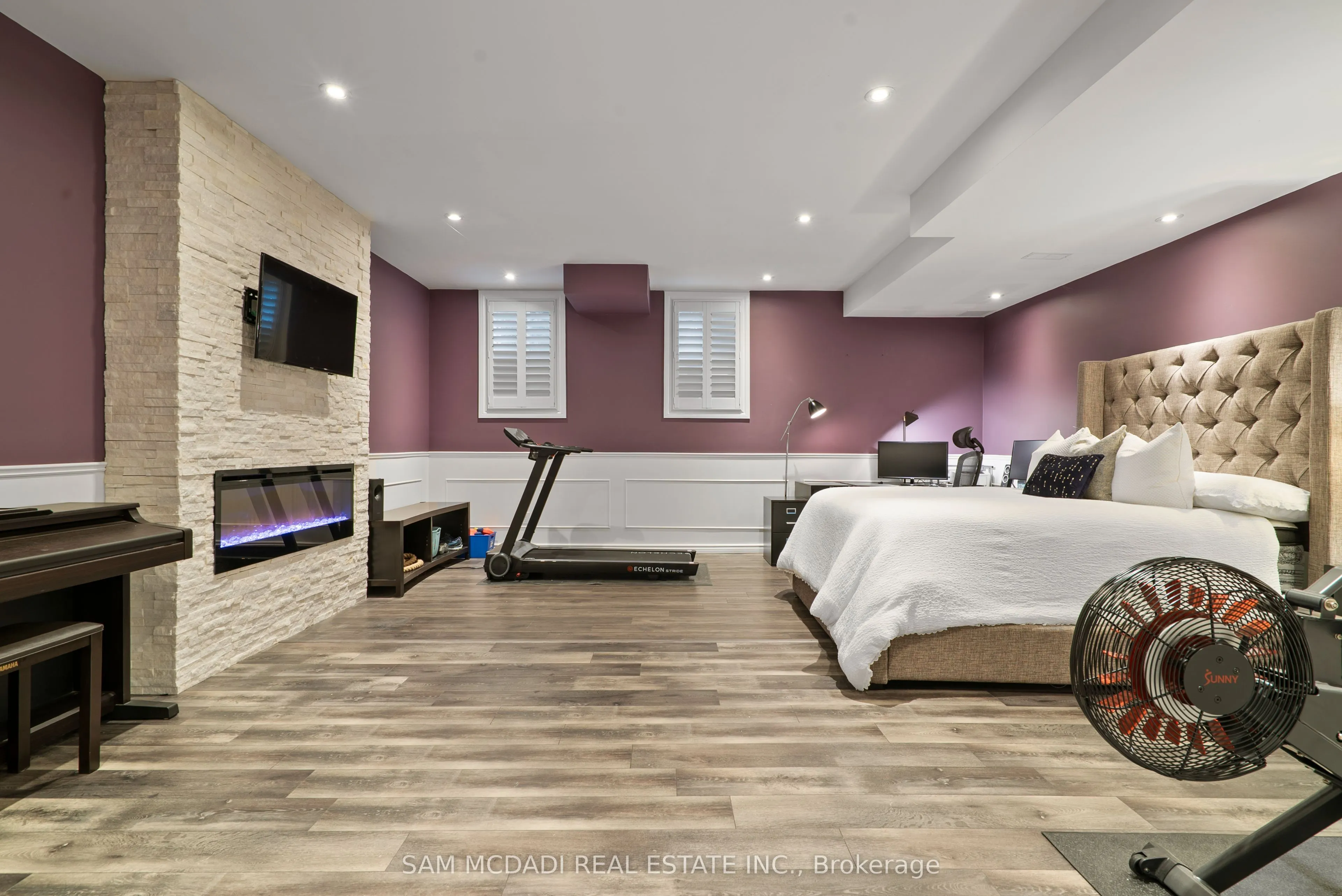 2469 Chateau Common
