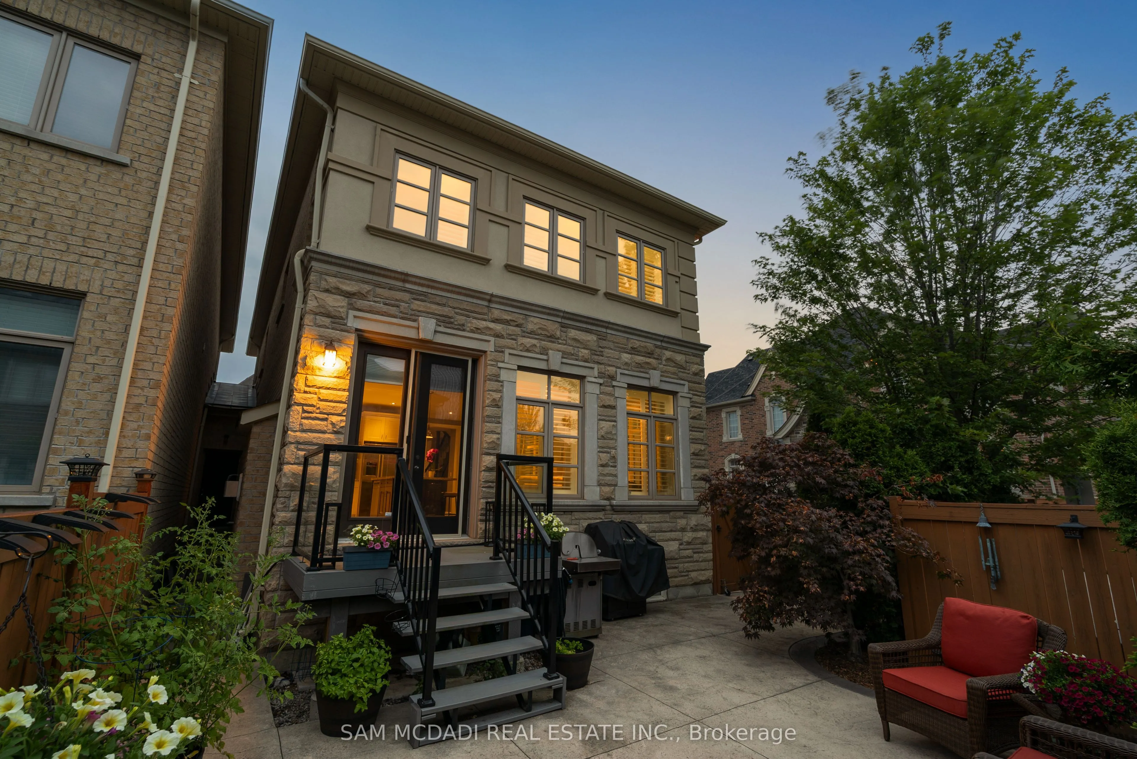 2469 Chateau Common