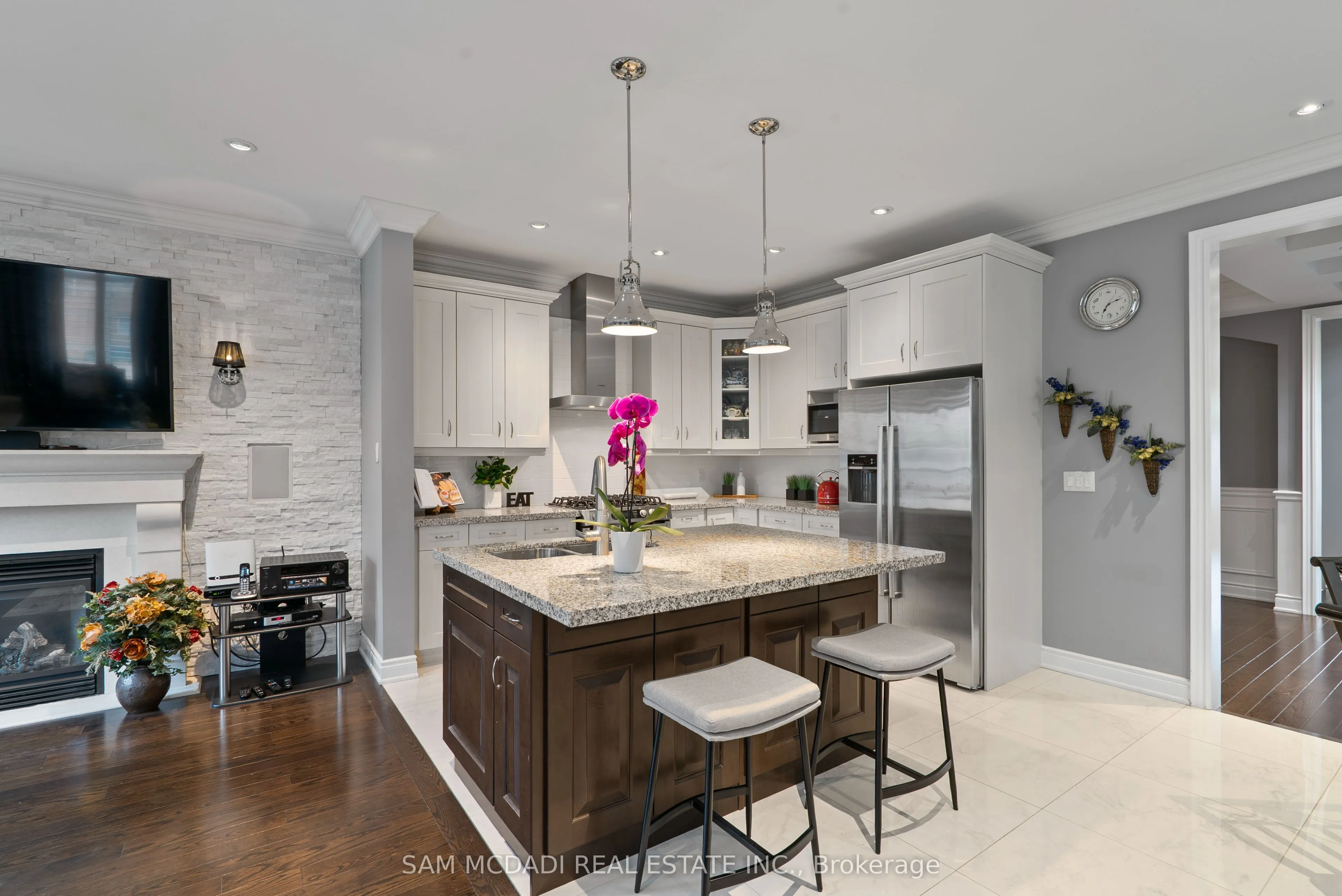 2469 Chateau Common