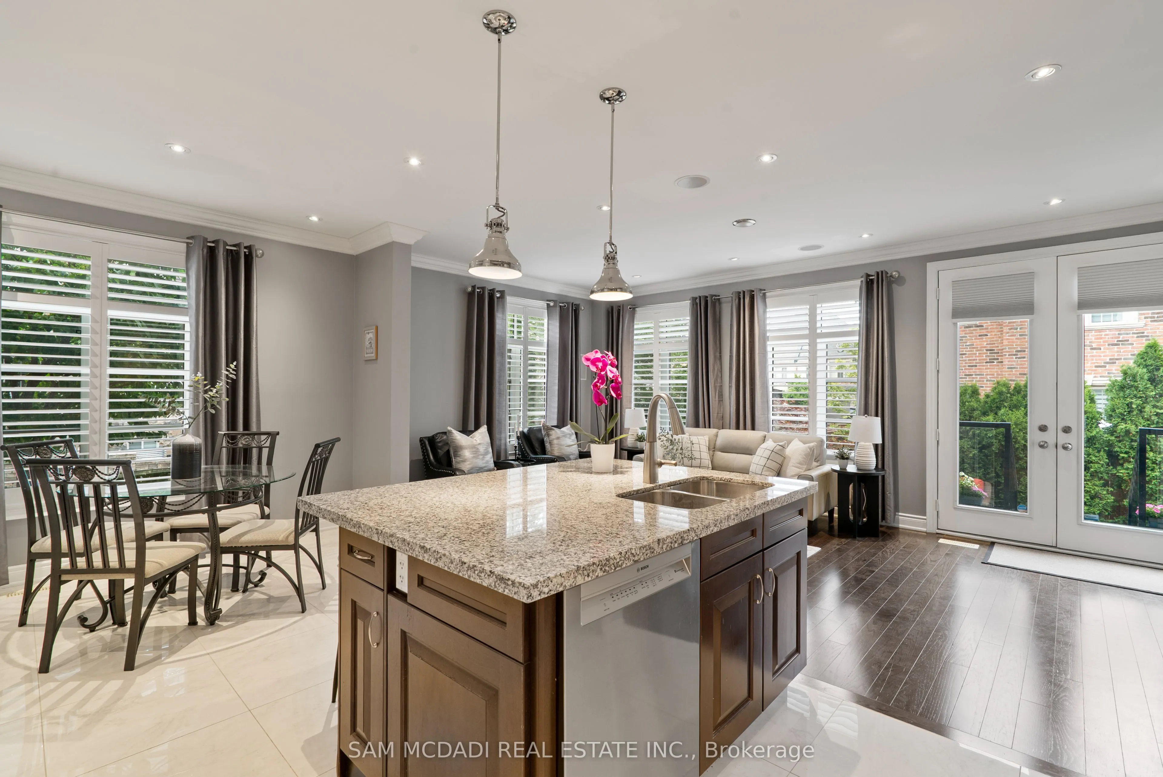 2469 Chateau Common