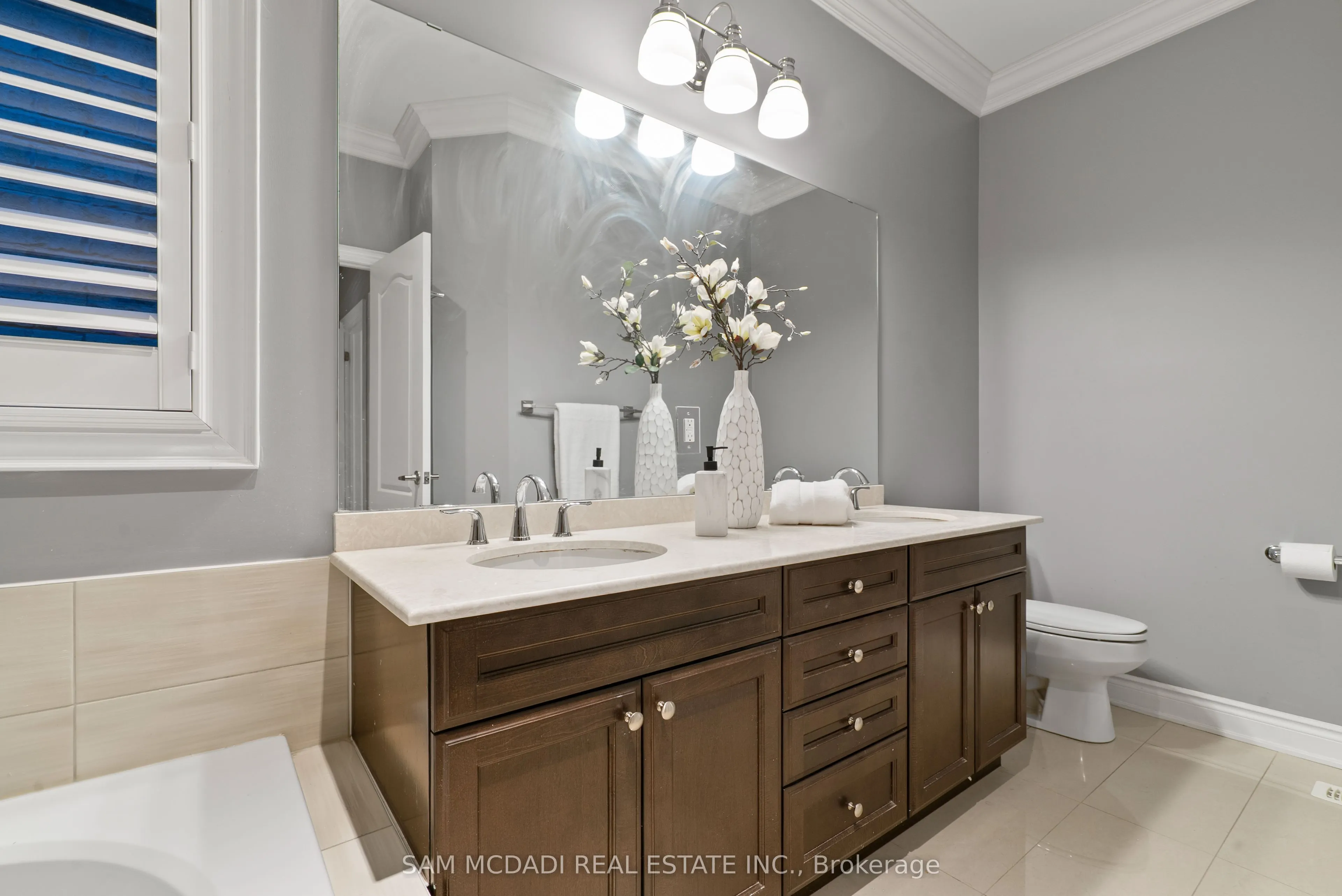 2469 Chateau Common