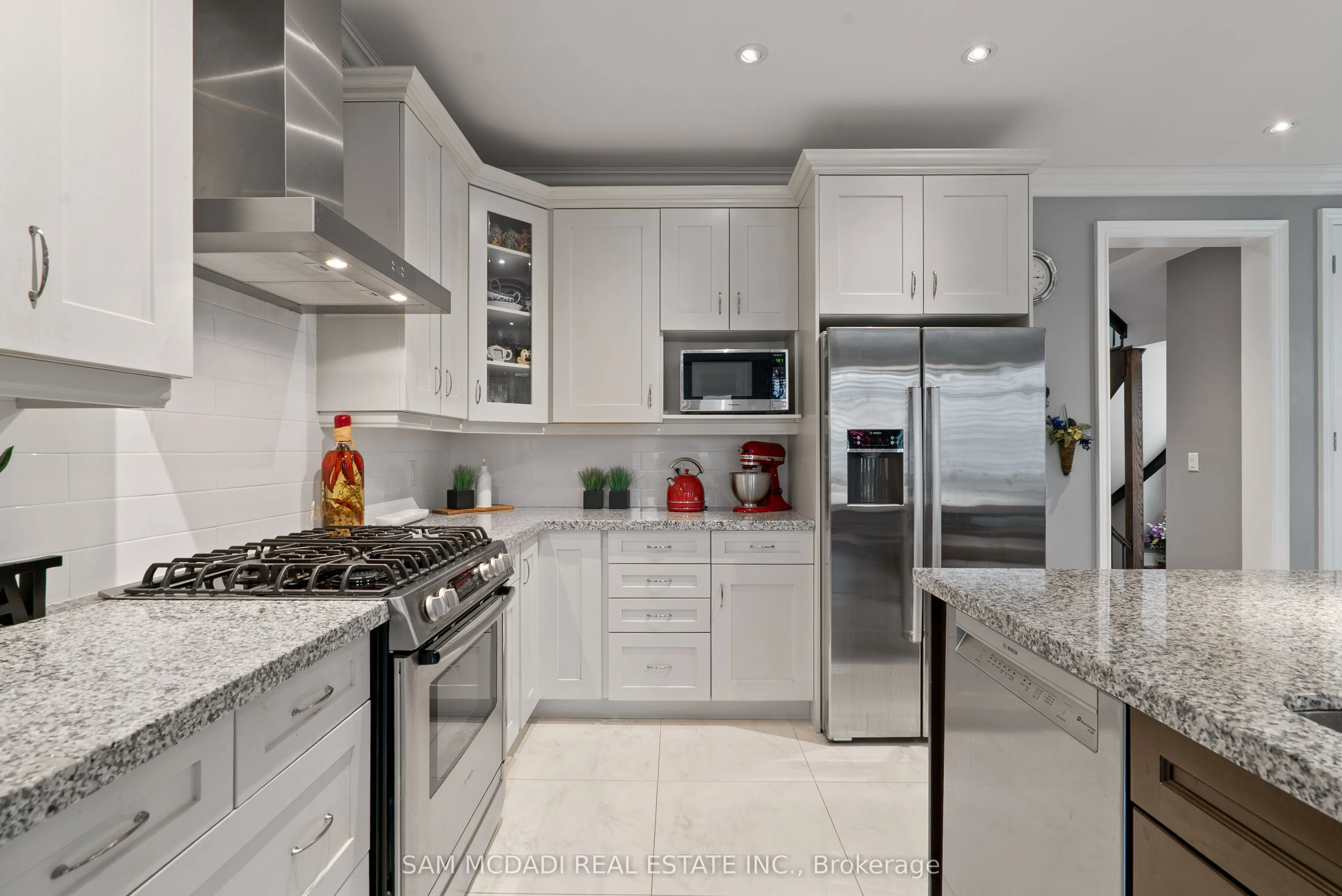 2469 Chateau Common