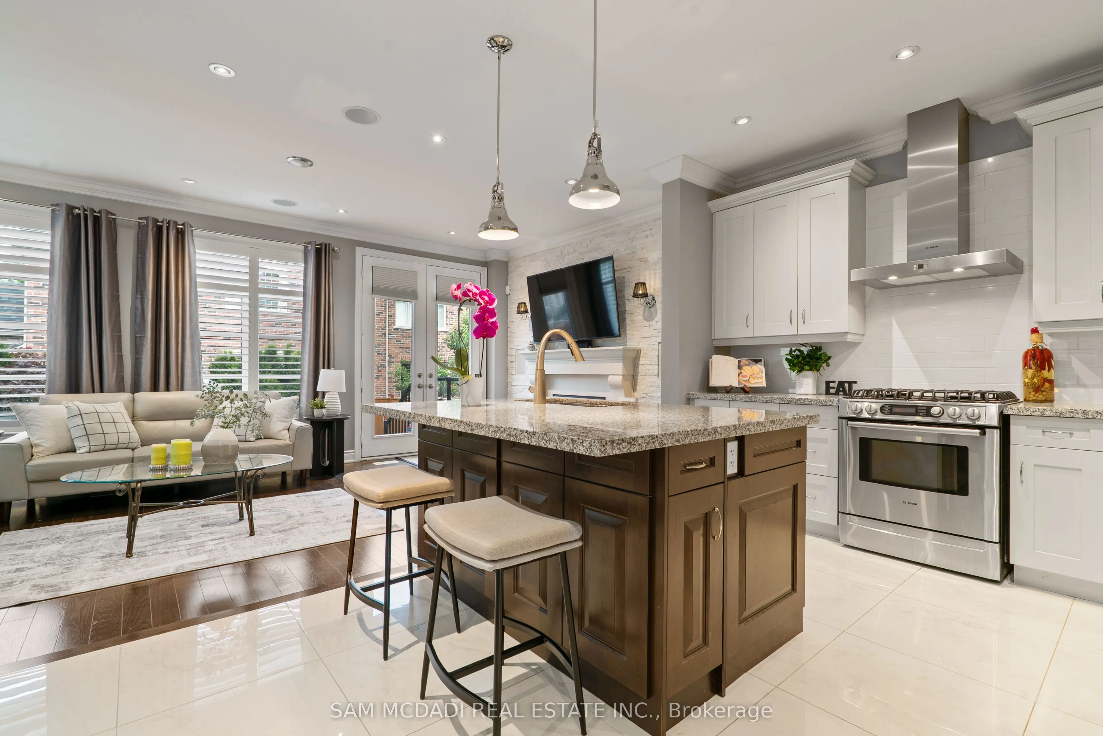 2469 Chateau Common