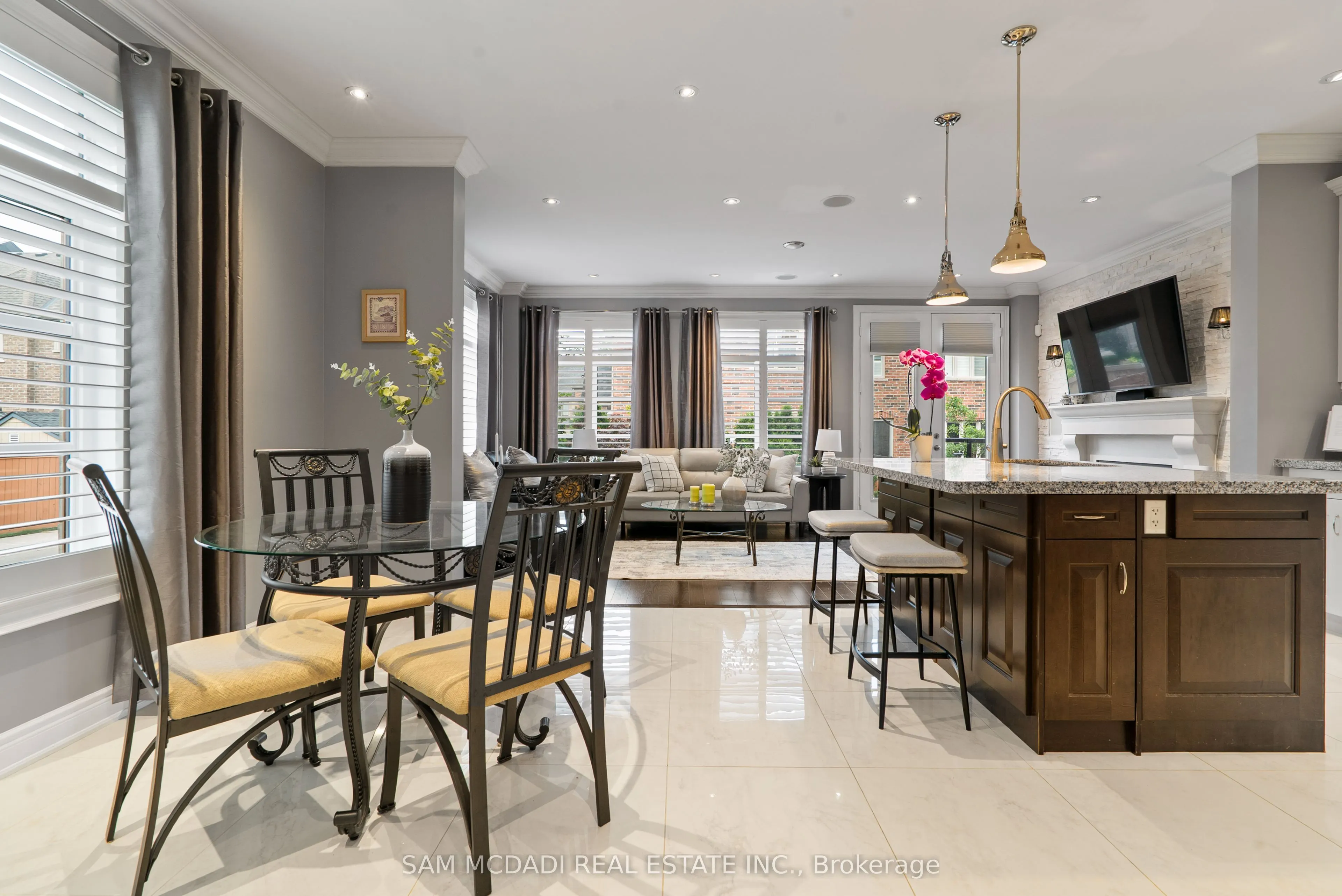 2469 Chateau Common