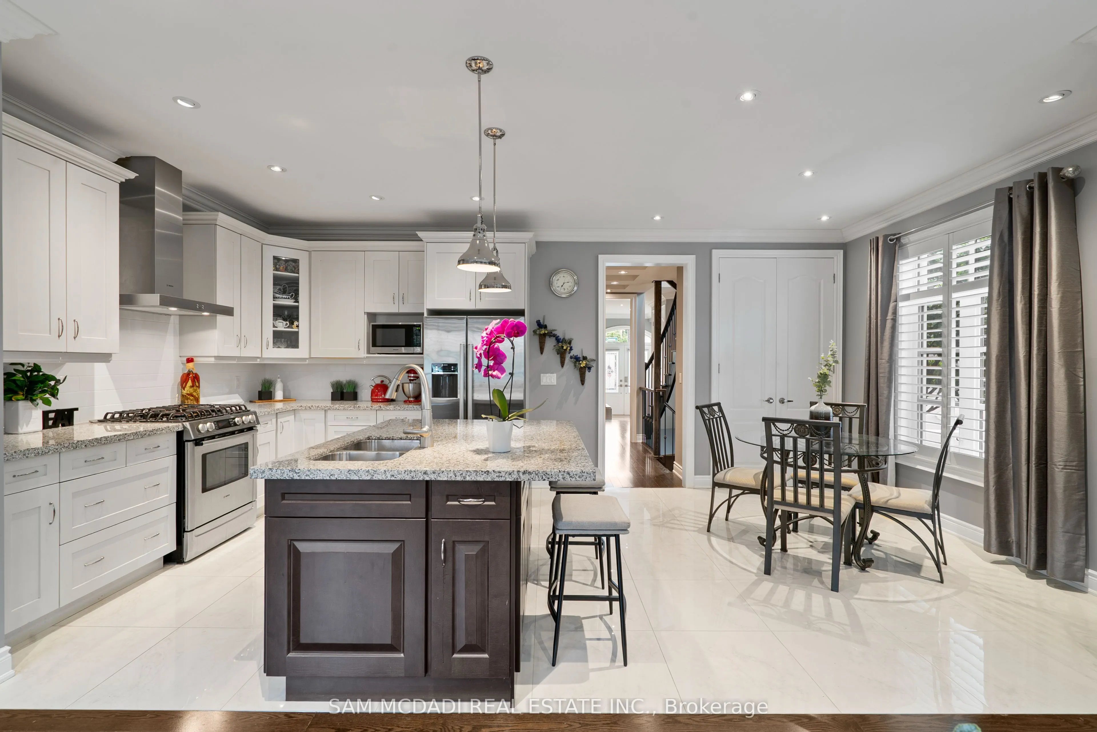 2469 Chateau Common