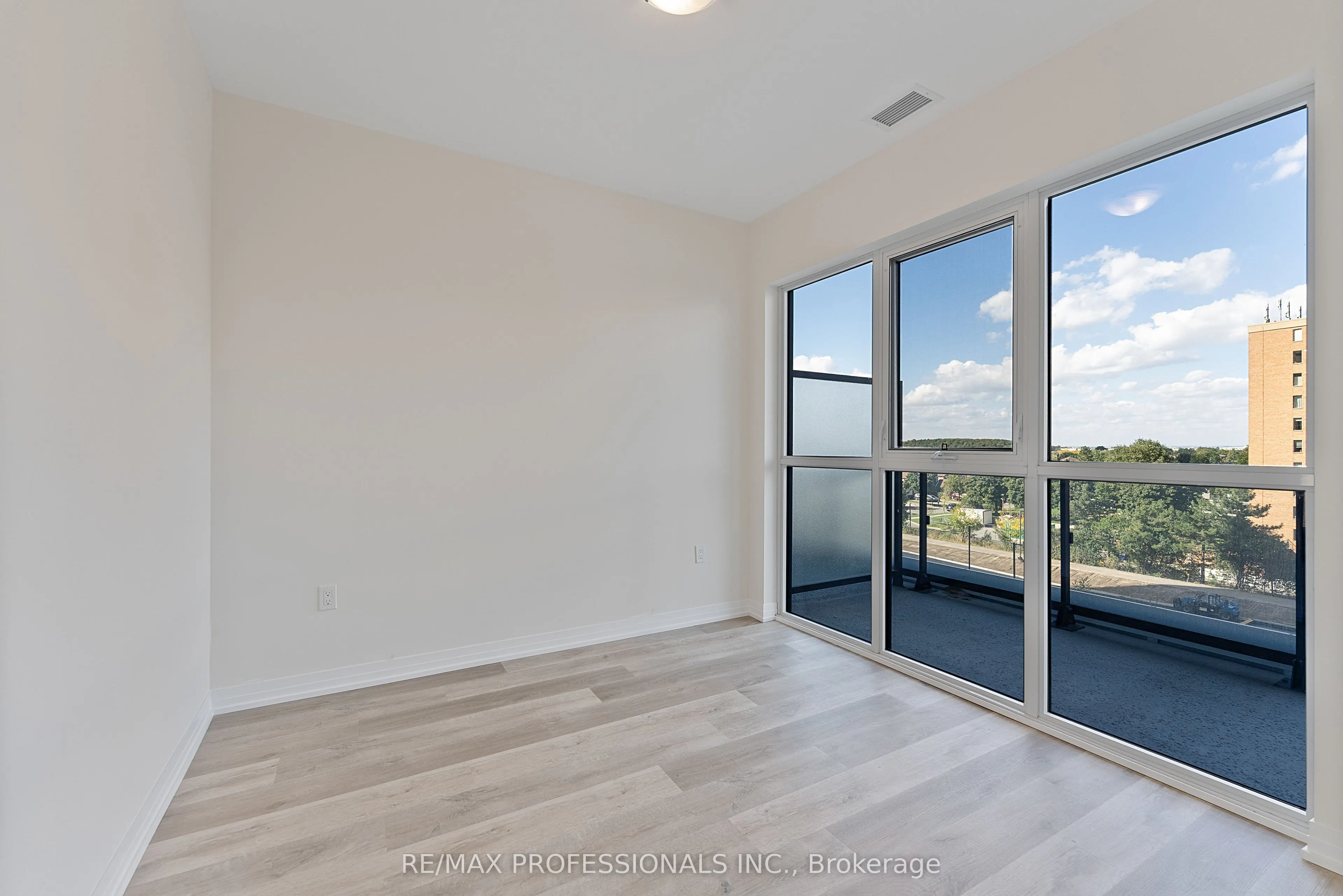15 Watergarden Drive, #410