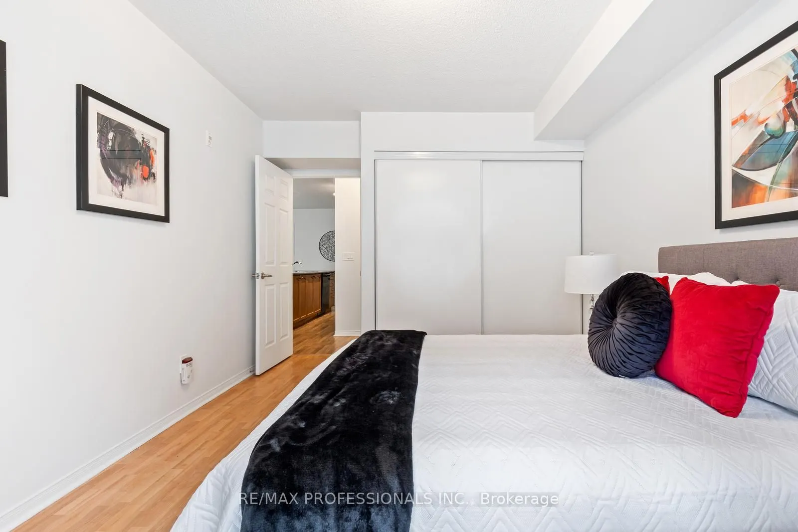 3400 Lake Shore Boulevard W, #104