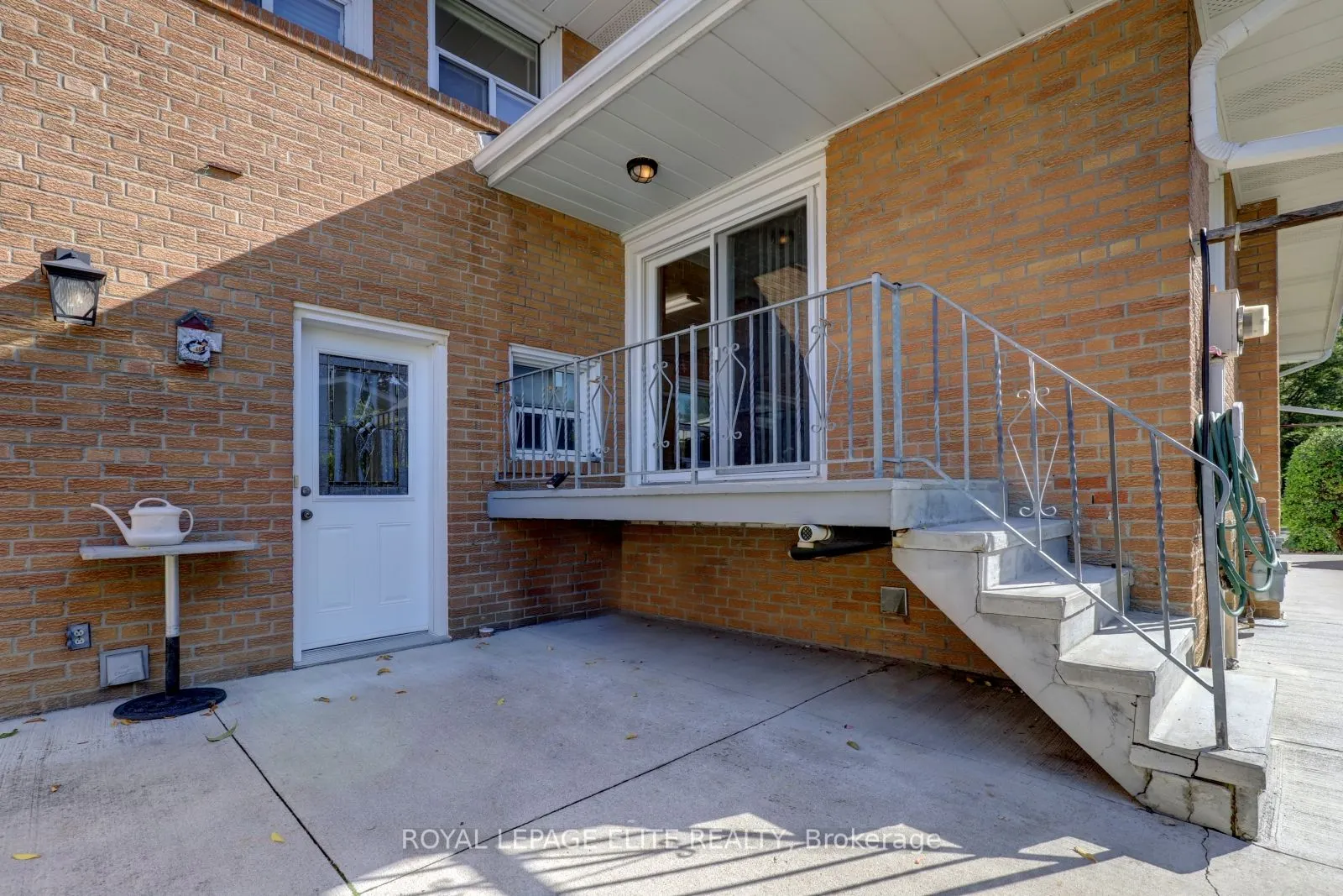3440 Riverspray Crescent