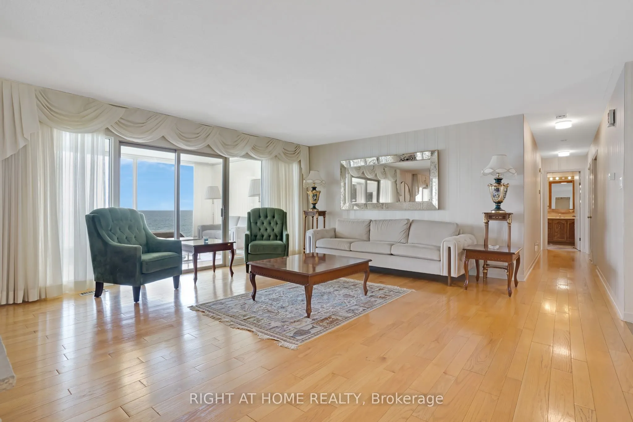 1360 LAKESHORE Road W