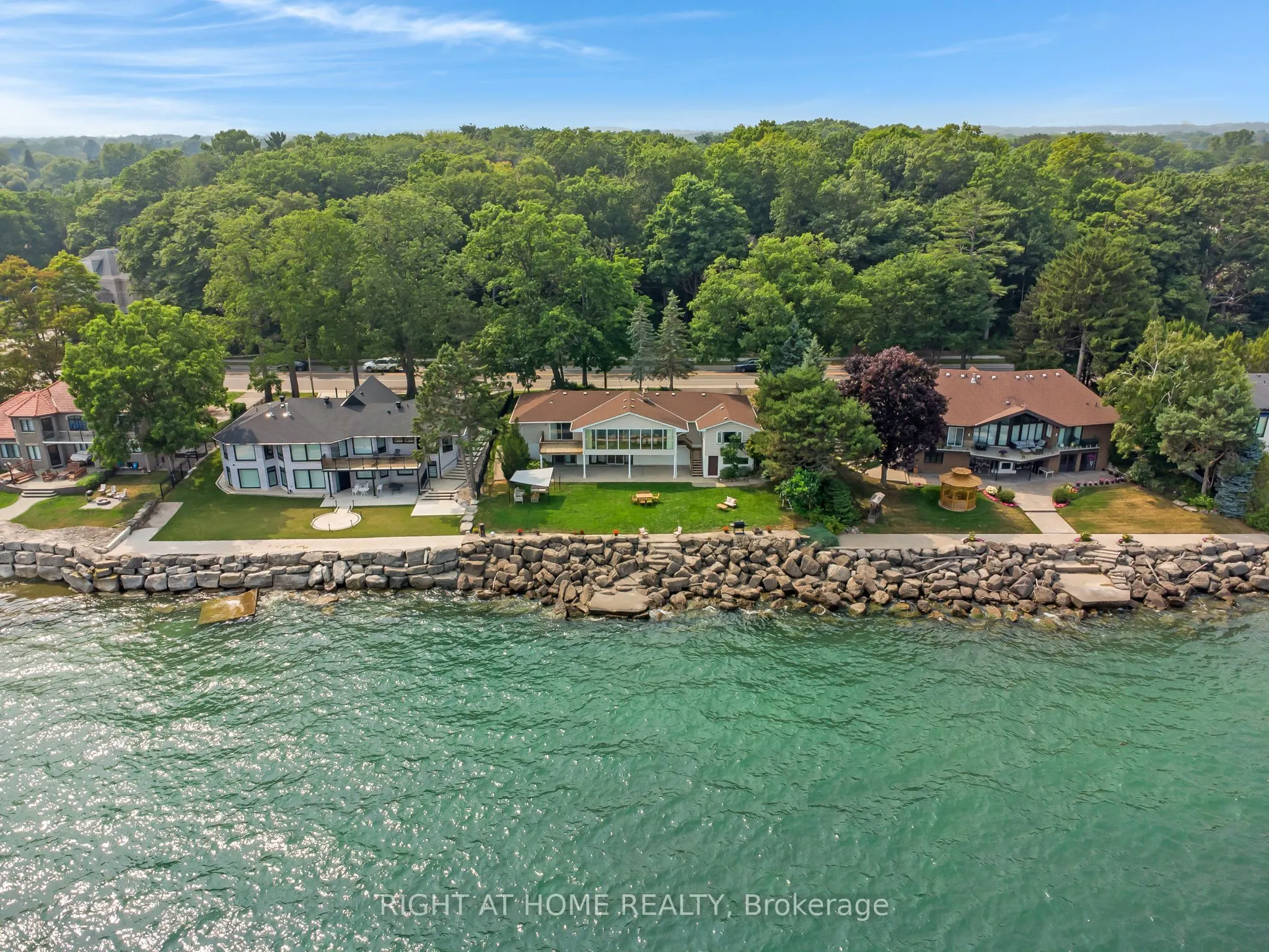 1360 LAKESHORE Road W