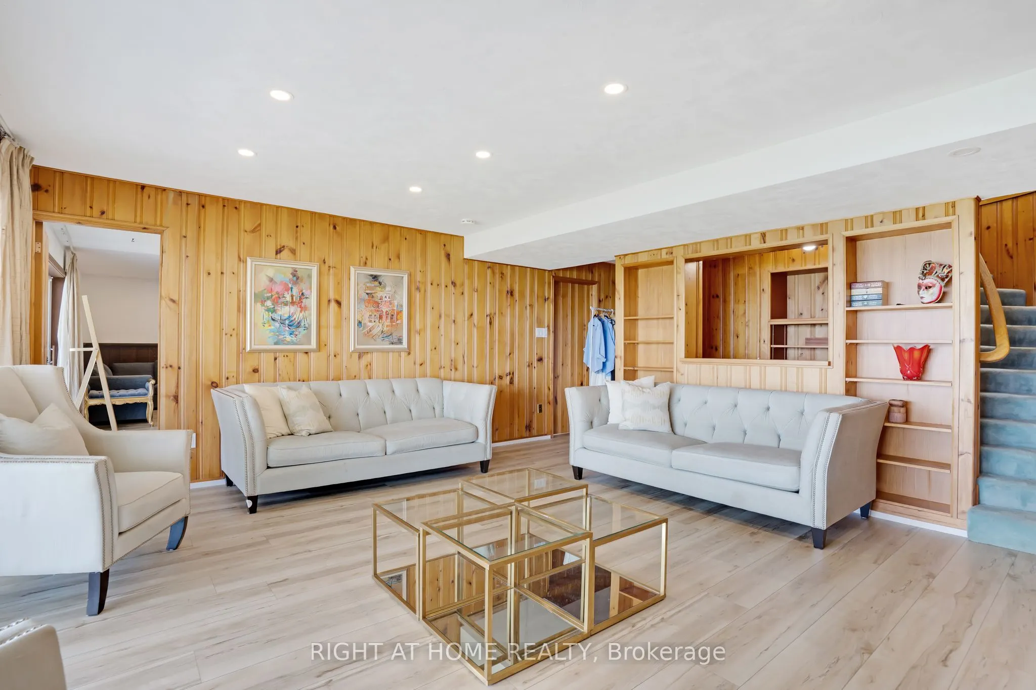 1360 LAKESHORE Road W