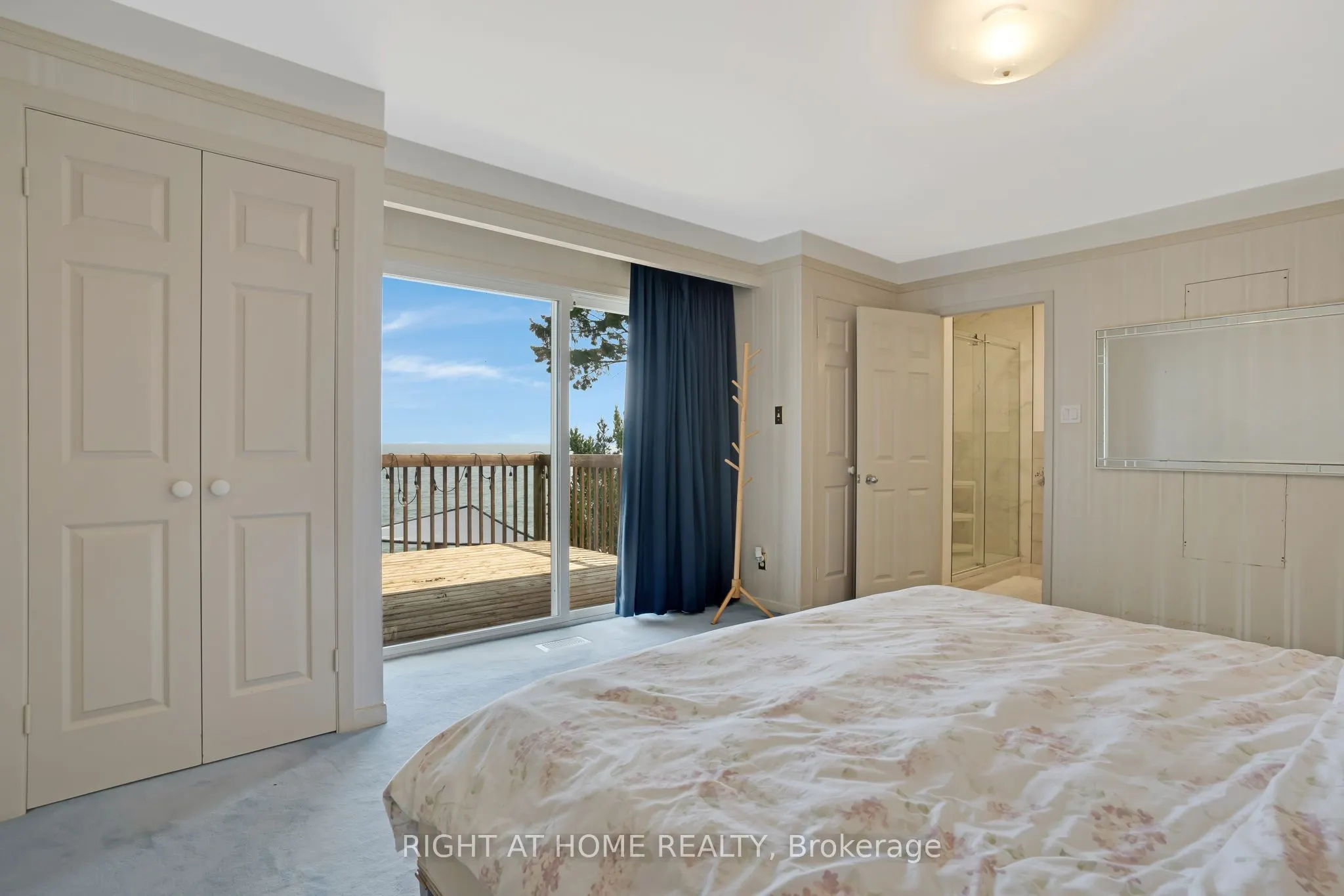1360 LAKESHORE Road W