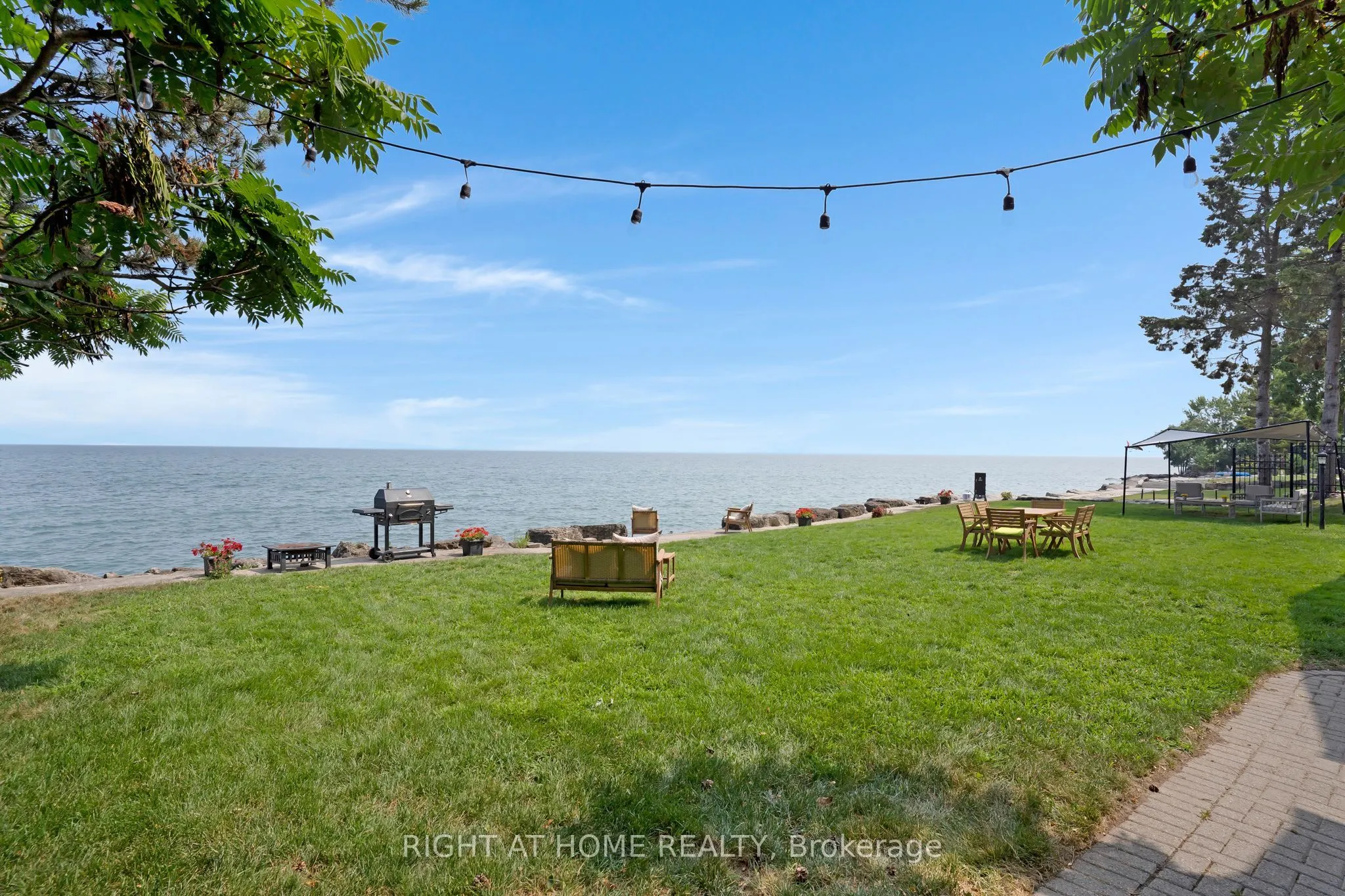 1360 LAKESHORE Road W