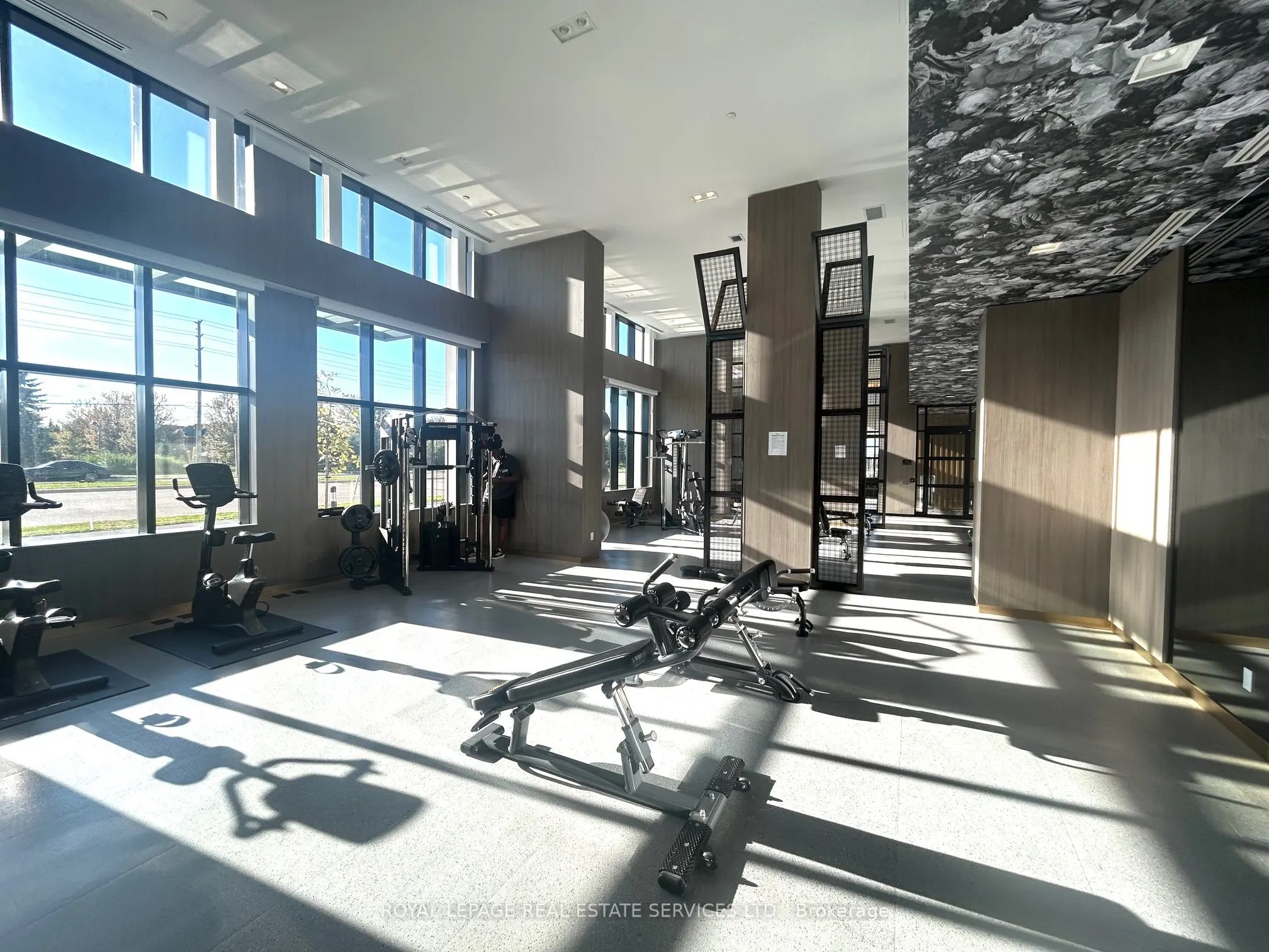 405 Dundas Street W, #223