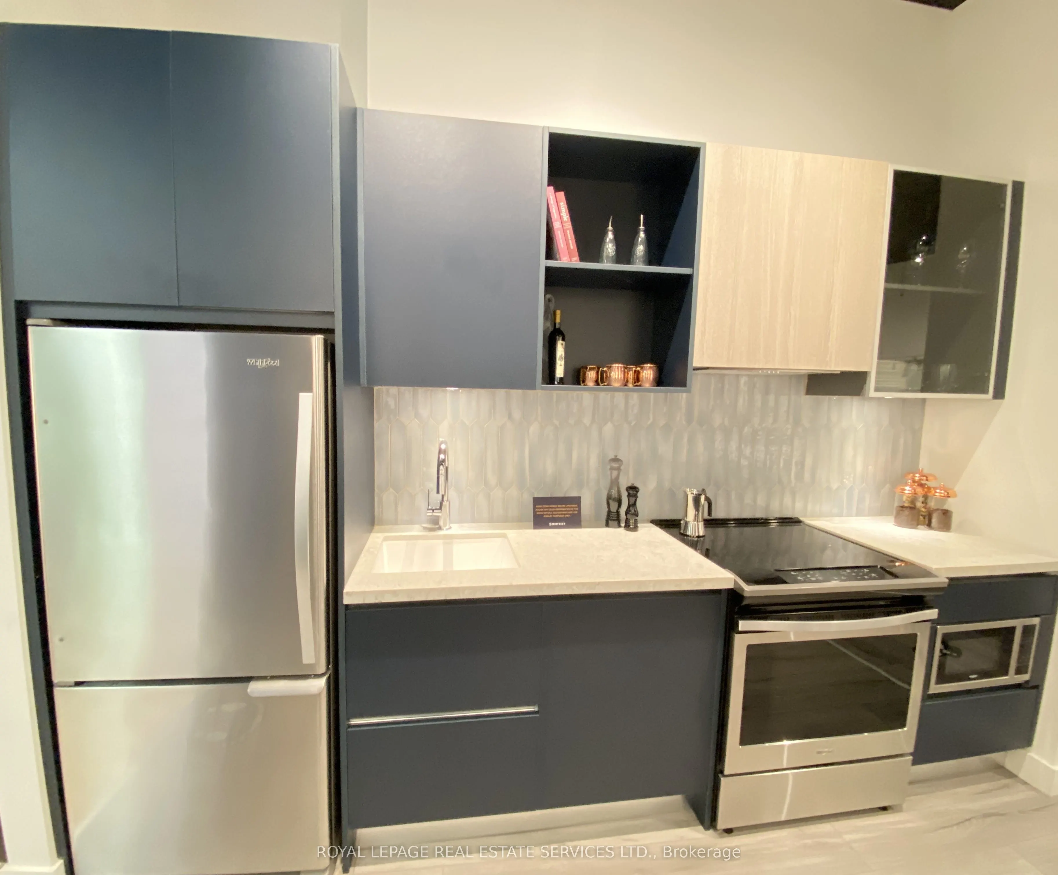 405 Dundas Street W, #223