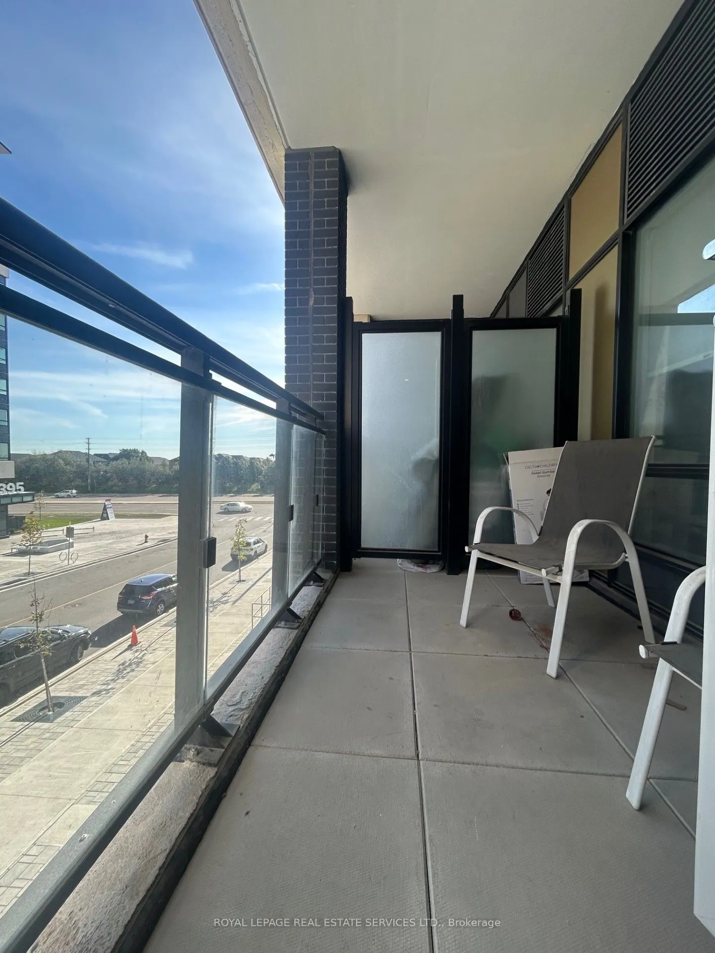 405 Dundas Street W, #223