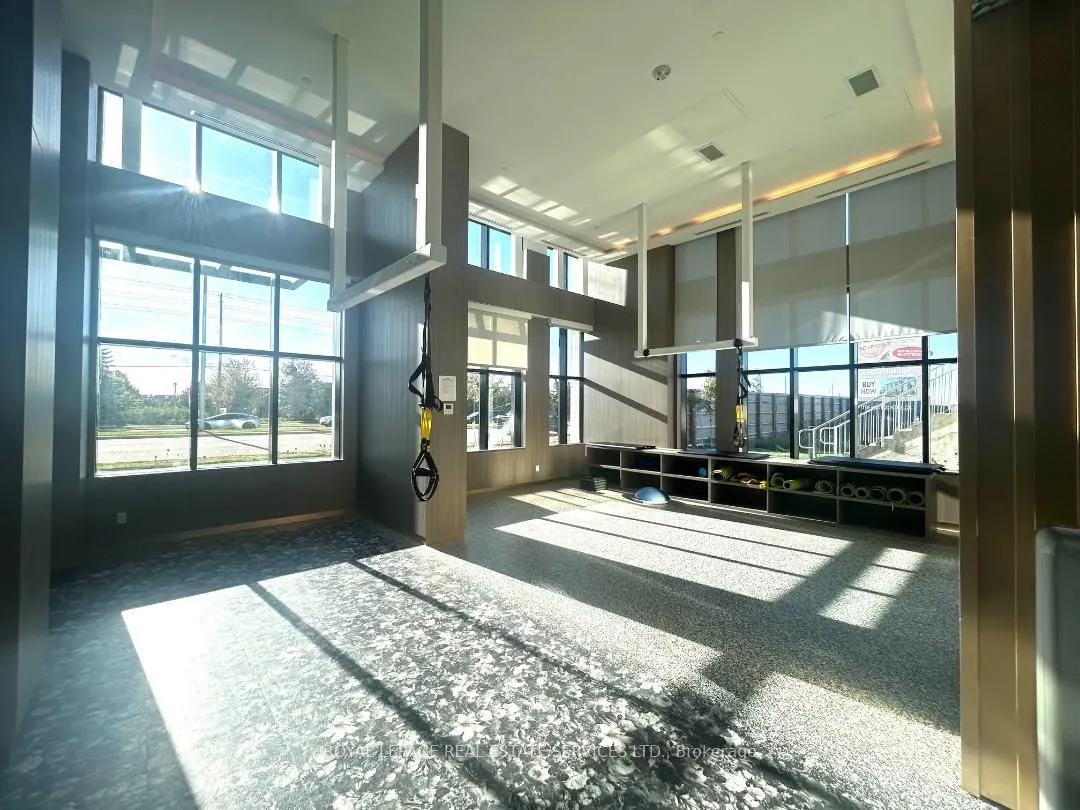 405 Dundas Street W, #223
