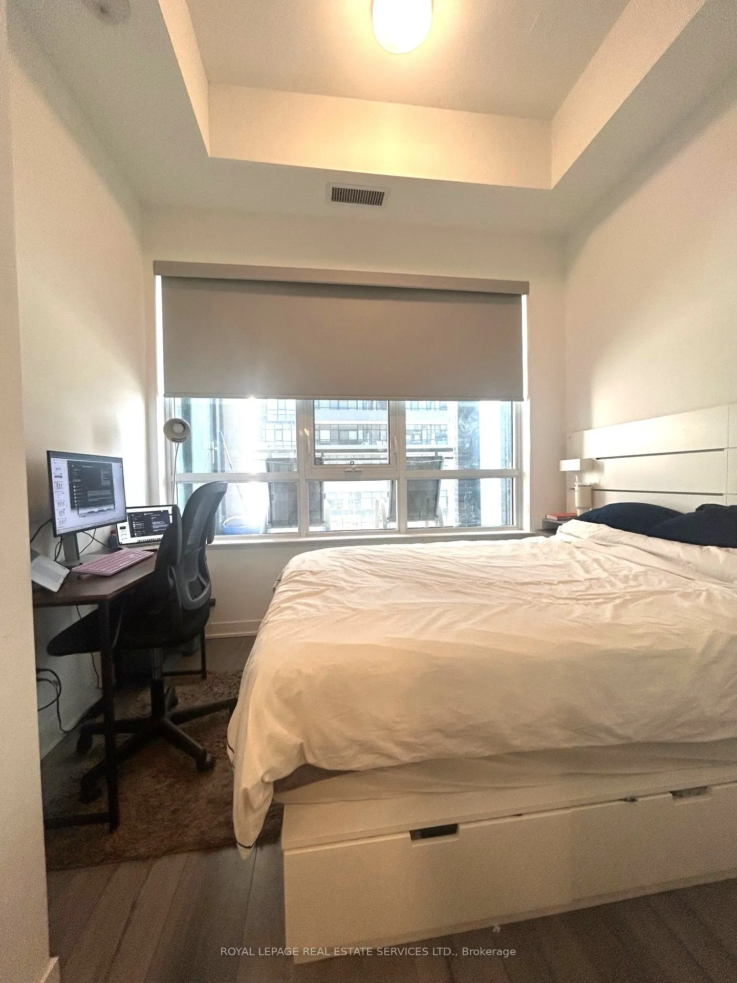 405 Dundas Street W, #223