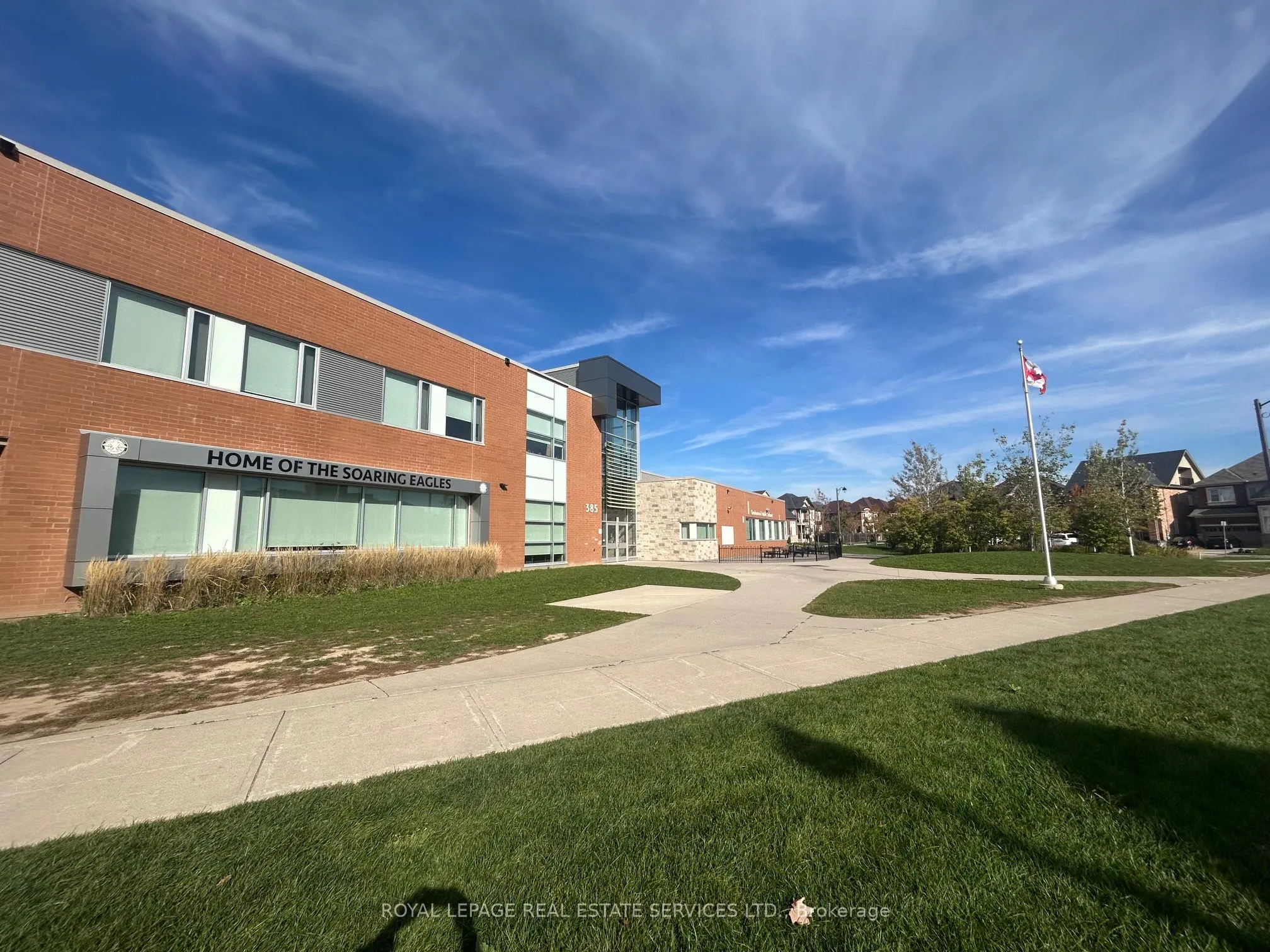 405 Dundas Street W, #223
