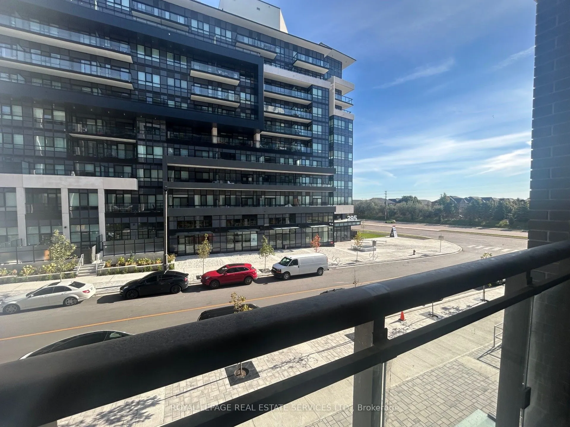 405 Dundas Street W, #223