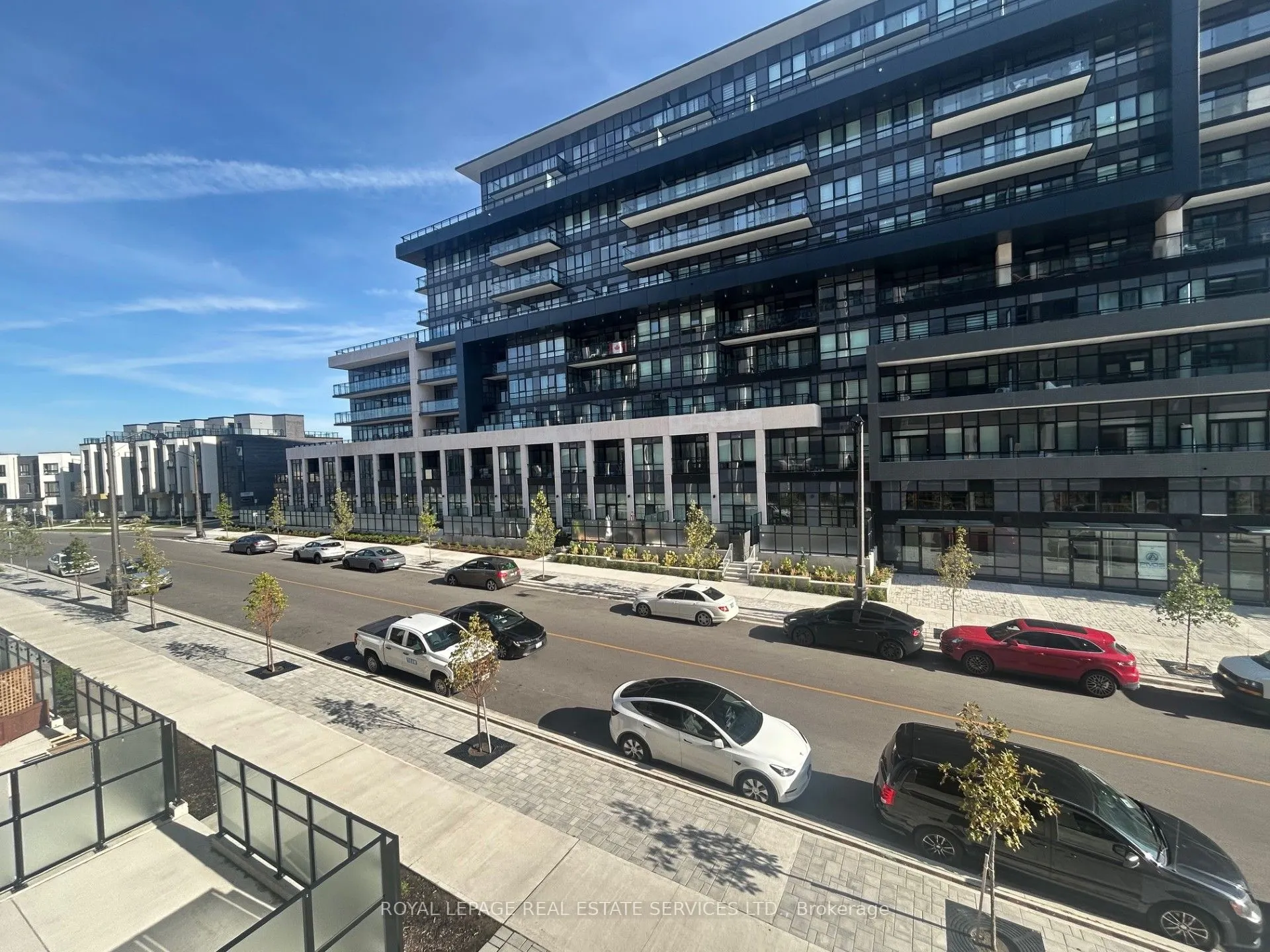 405 Dundas Street W, #223