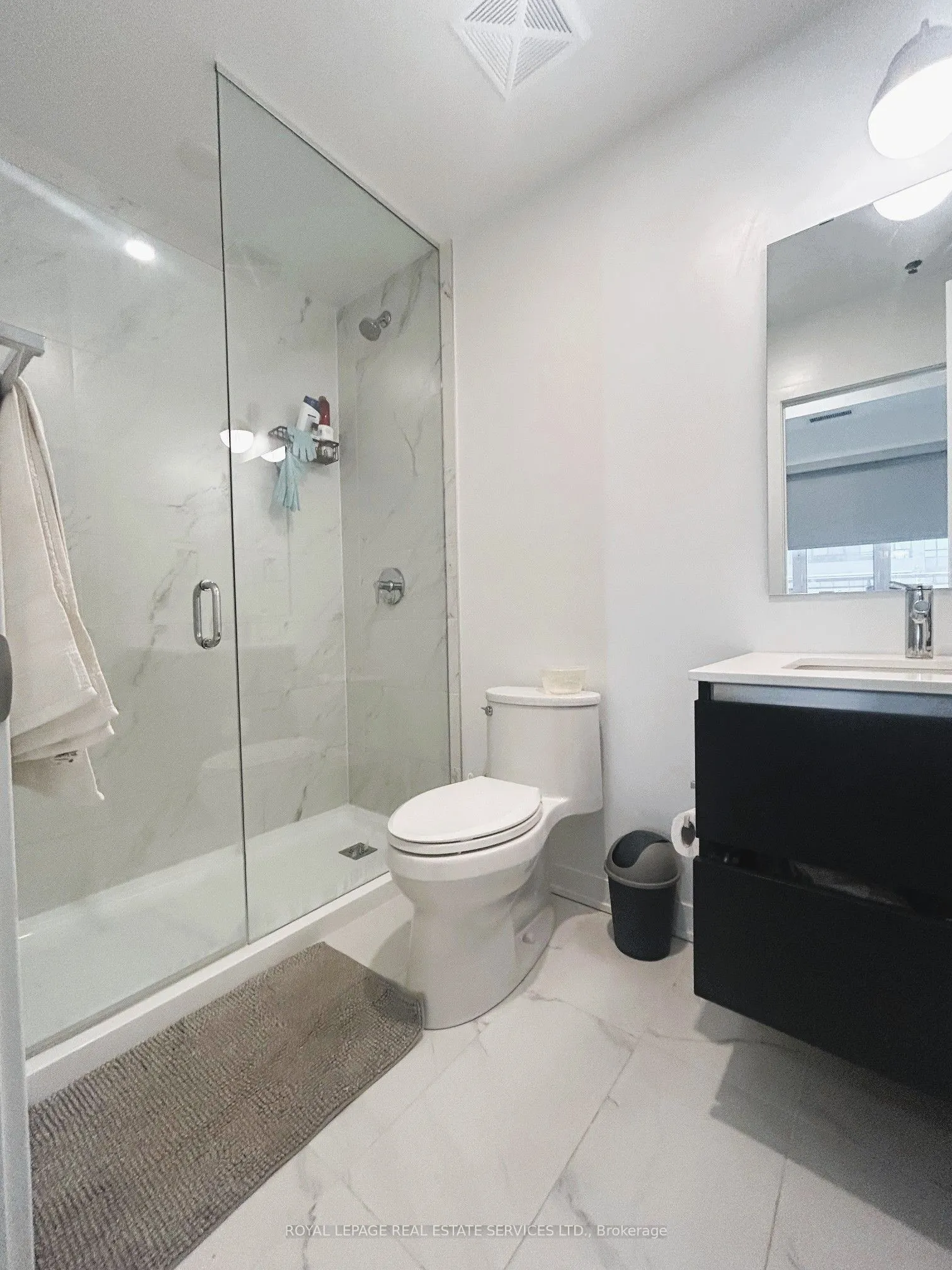 405 Dundas Street W, #223