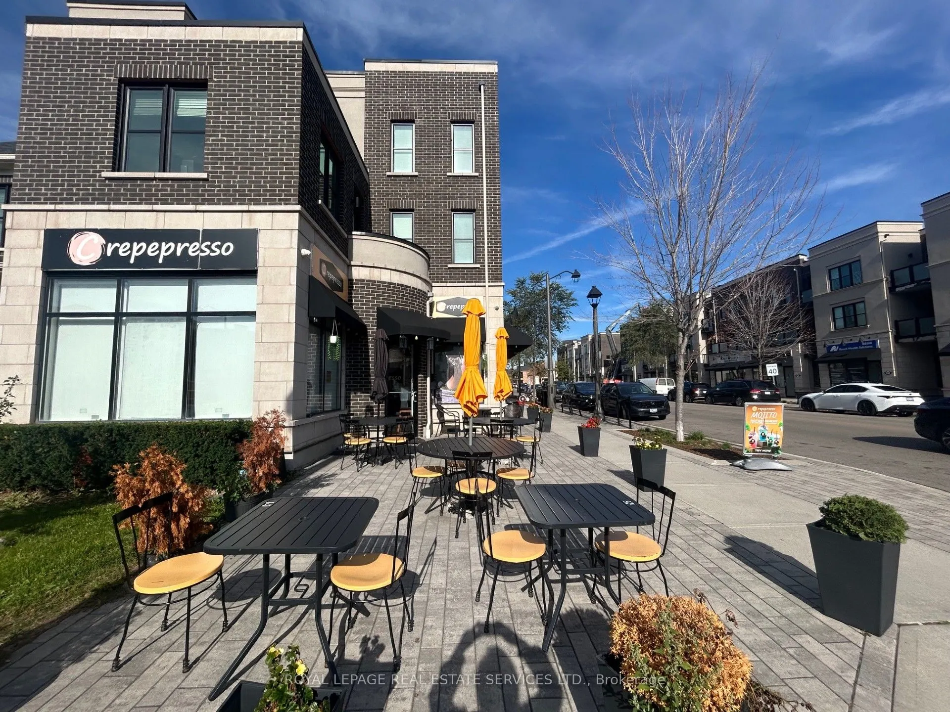 405 Dundas Street W, #223