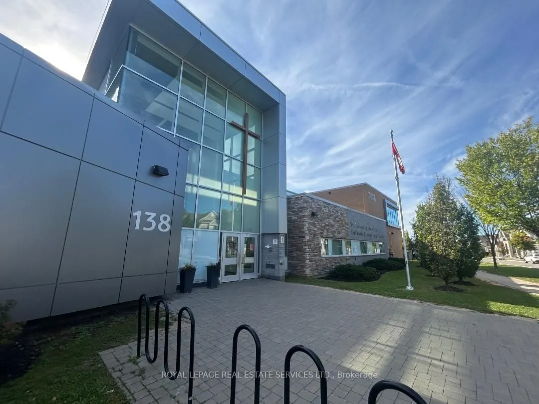 405 Dundas Street W, #223