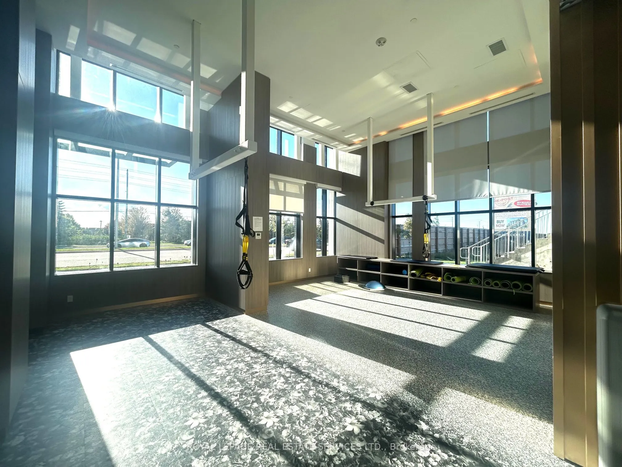 405 Dundas Street W, #223