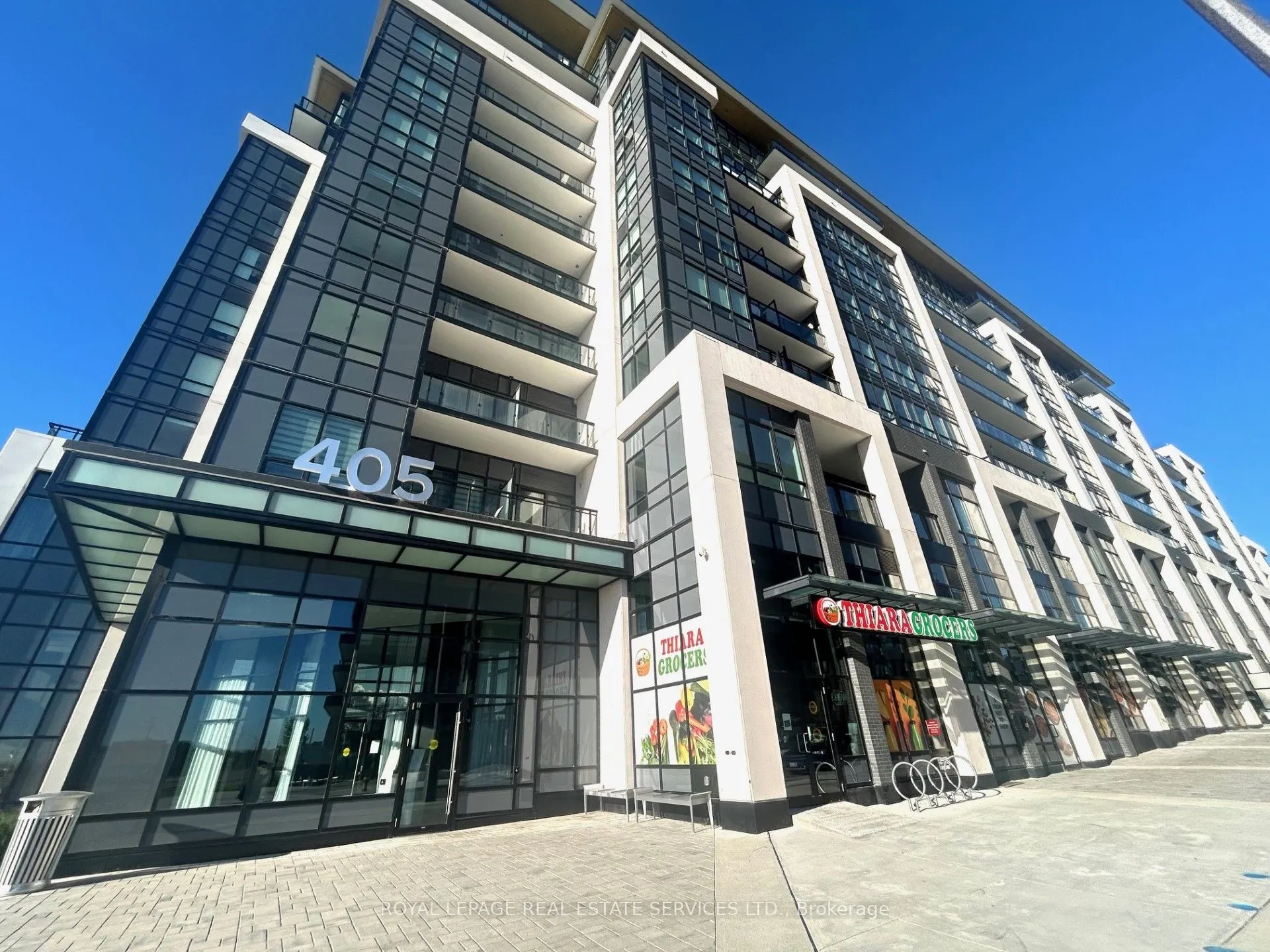 405 Dundas Street W, #223