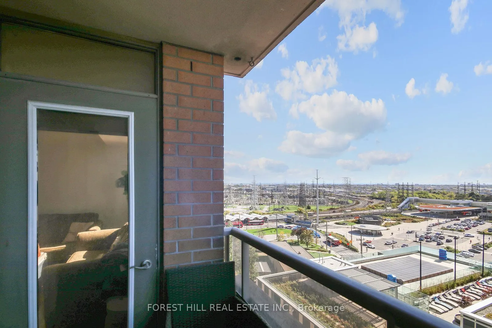 5233 Dundas Street W, #1029