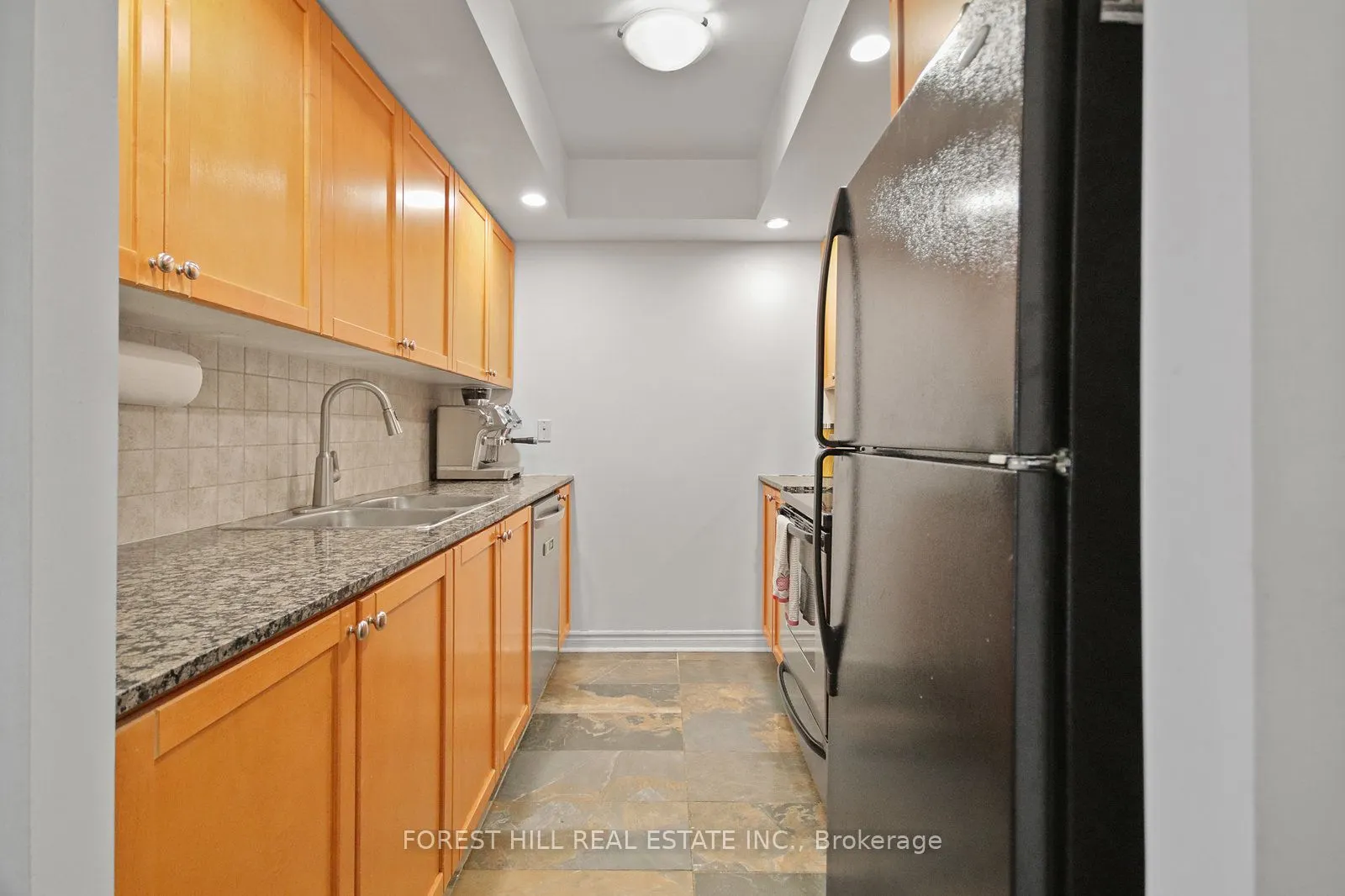 5233 Dundas Street W, #1029