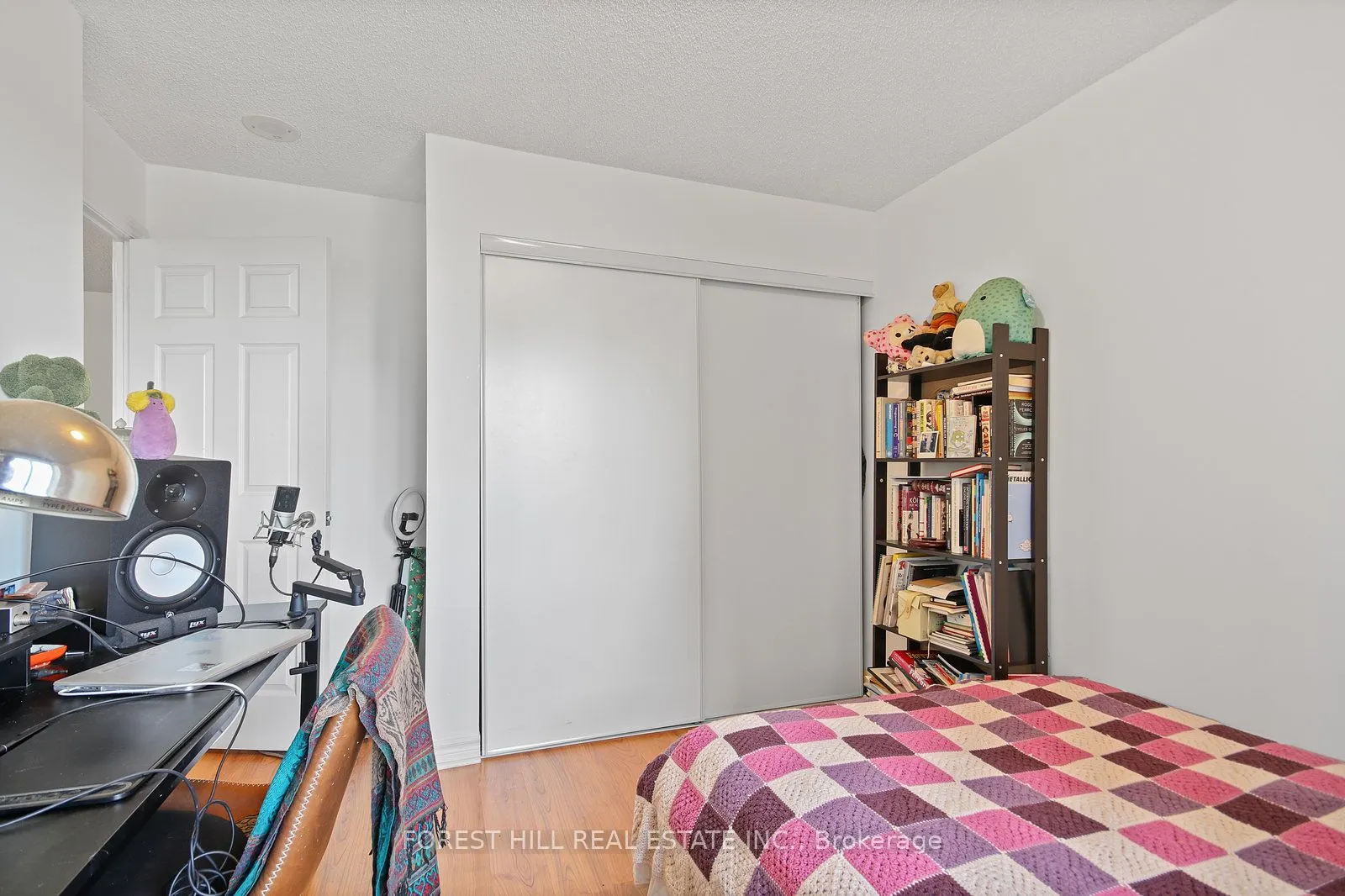 5233 Dundas Street W, #1029