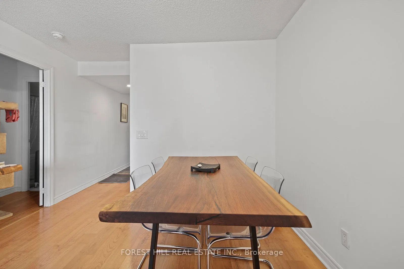 5233 Dundas Street W, #1029