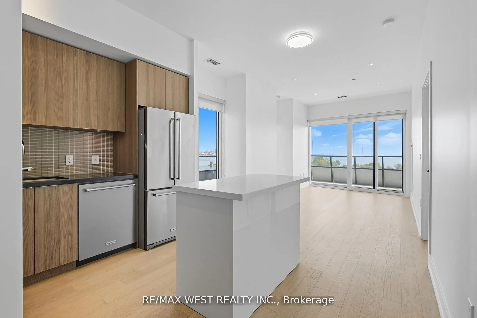 20 Shore Breeze Drive, #702