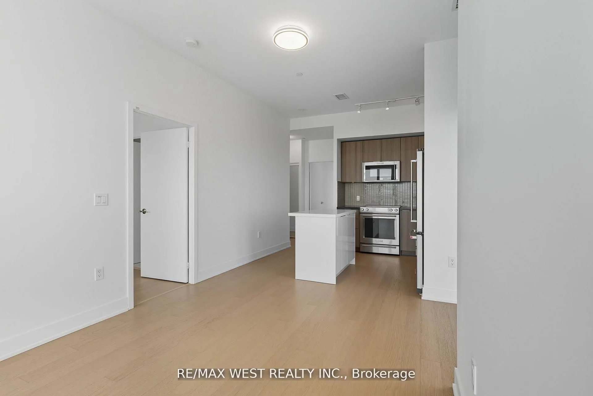 20 Shore Breeze Drive, #702