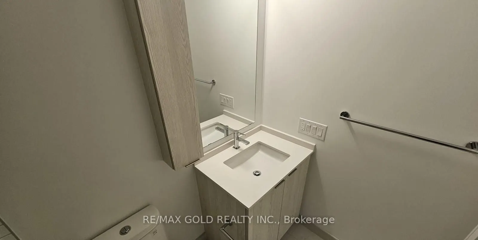 86 Dundas Street E, #1319