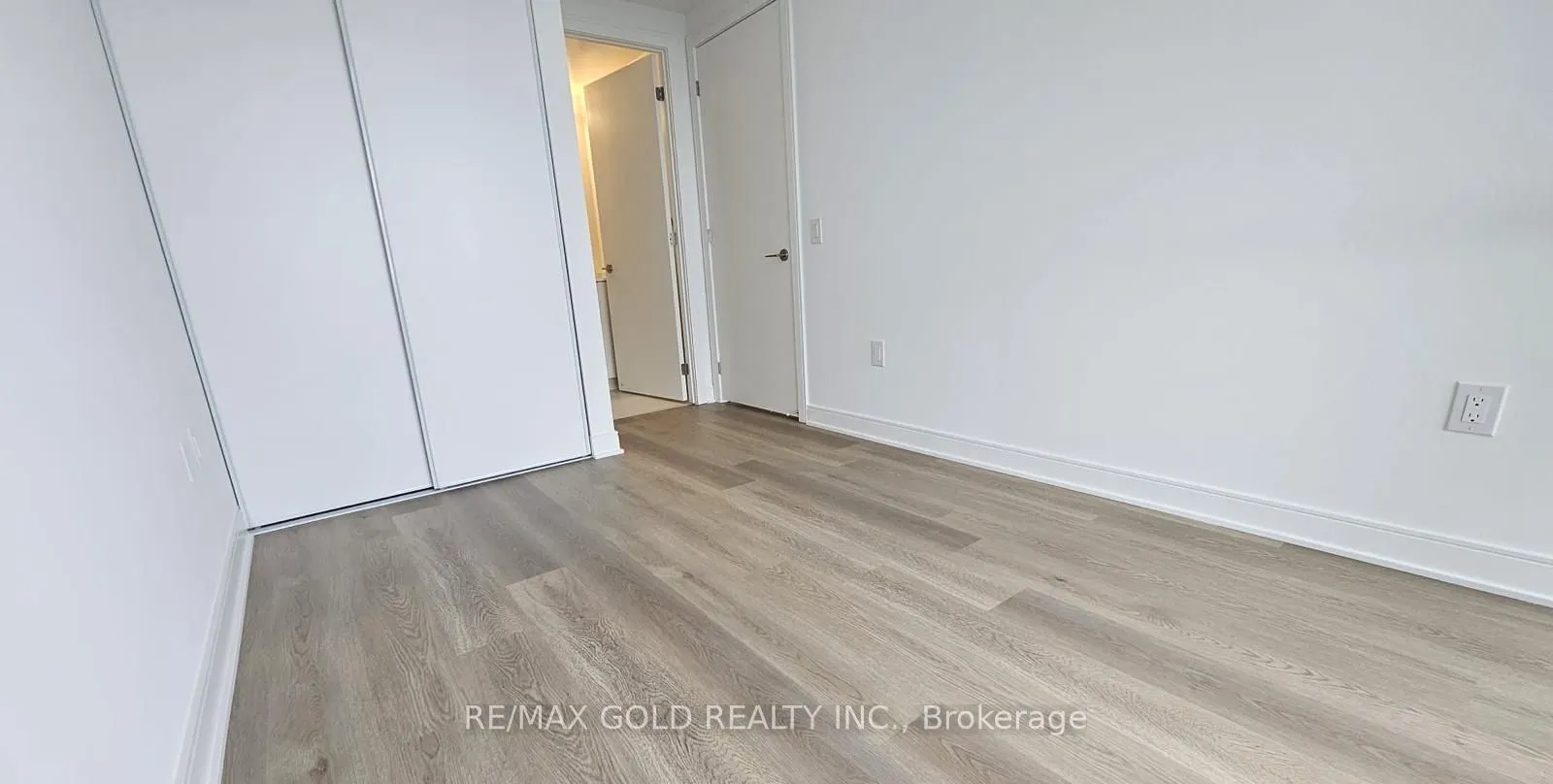 86 Dundas Street E, #1319