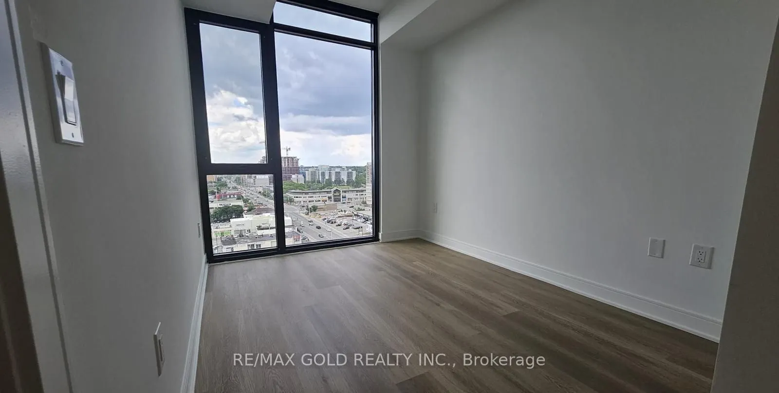 86 Dundas Street E, #1319