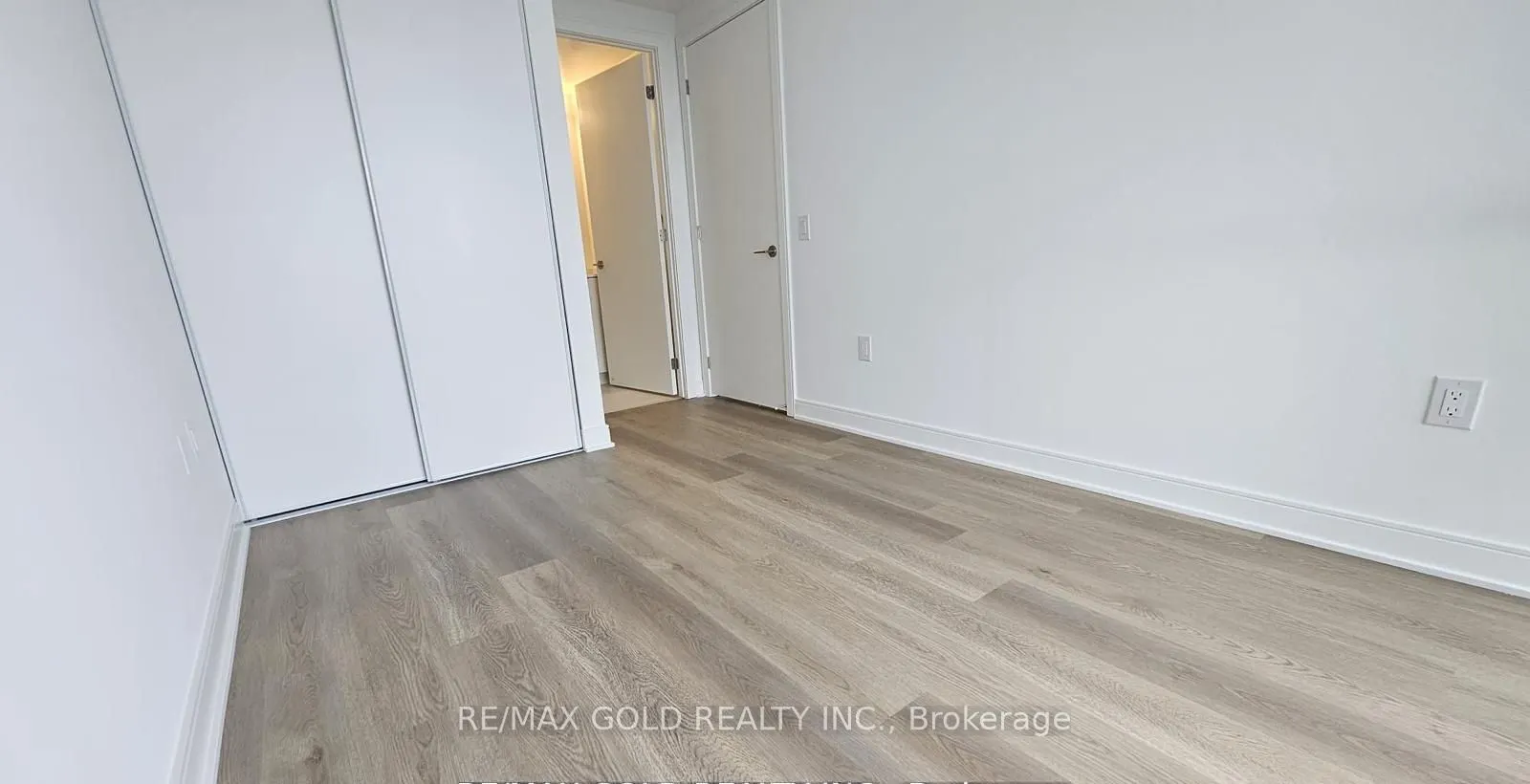 86 Dundas Street E, #1319