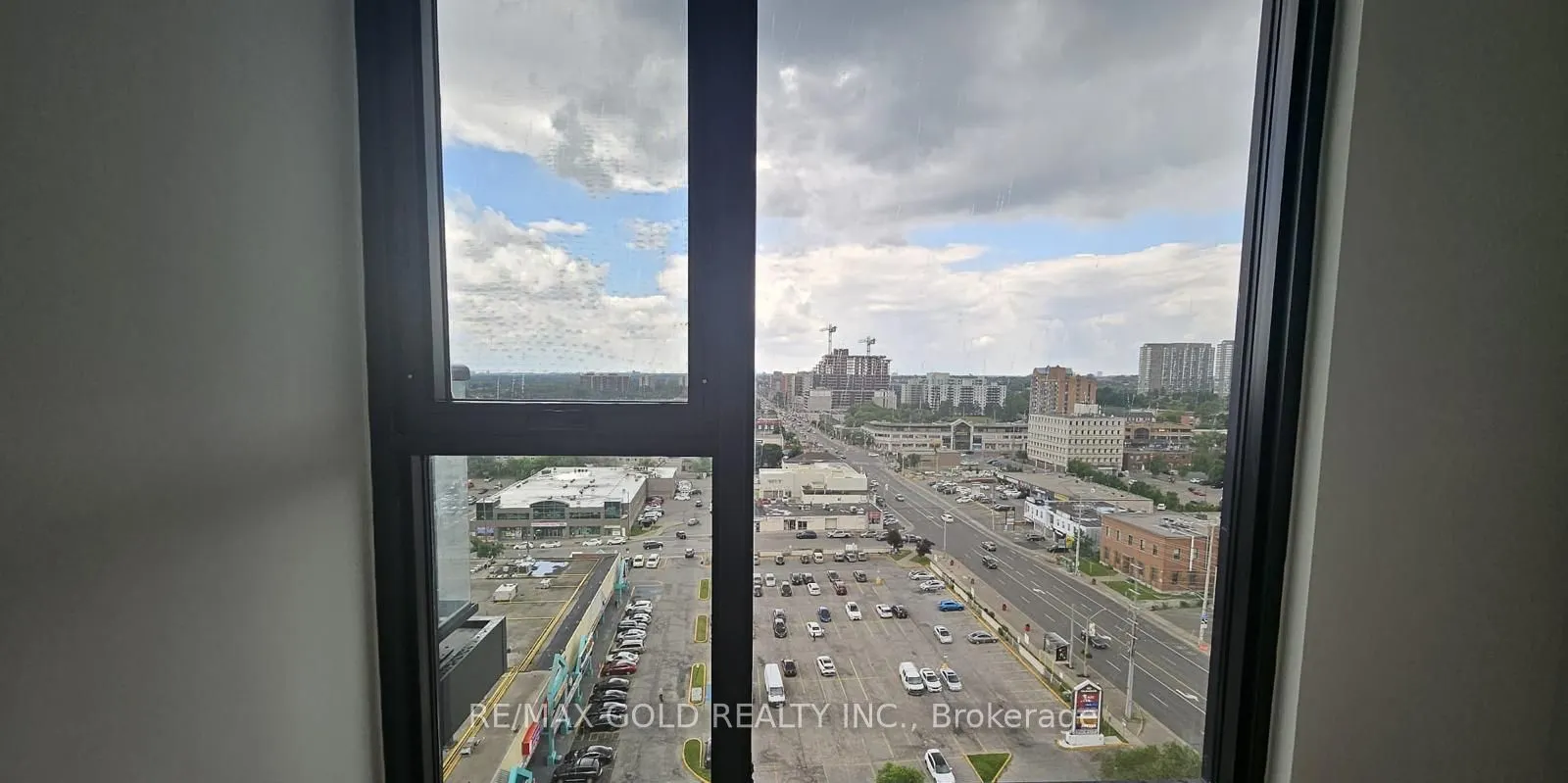86 Dundas Street E, #1319