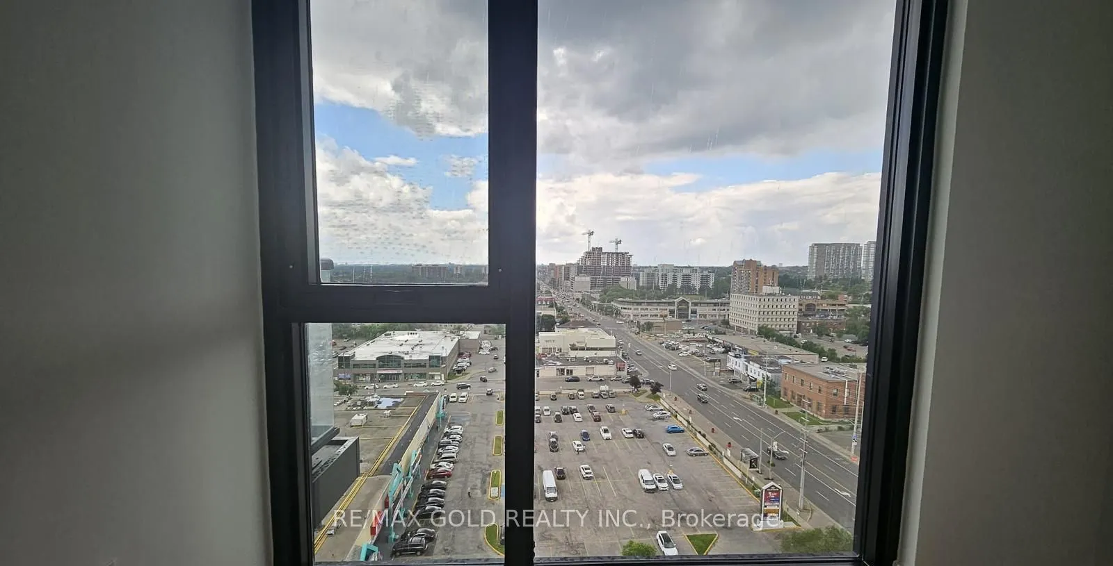 86 Dundas Street E, #1319