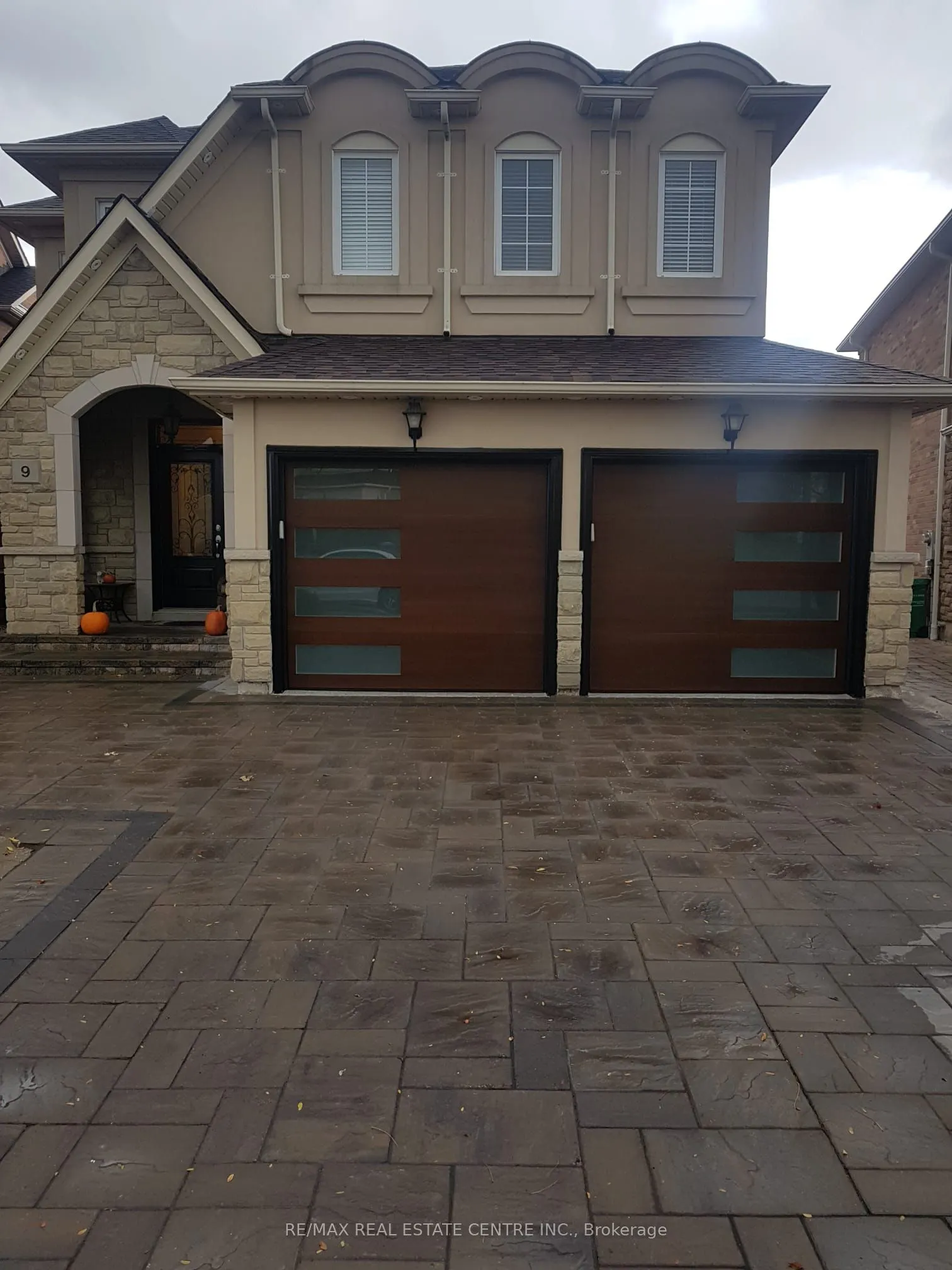 9 Belleville Drive, #Upper Portion