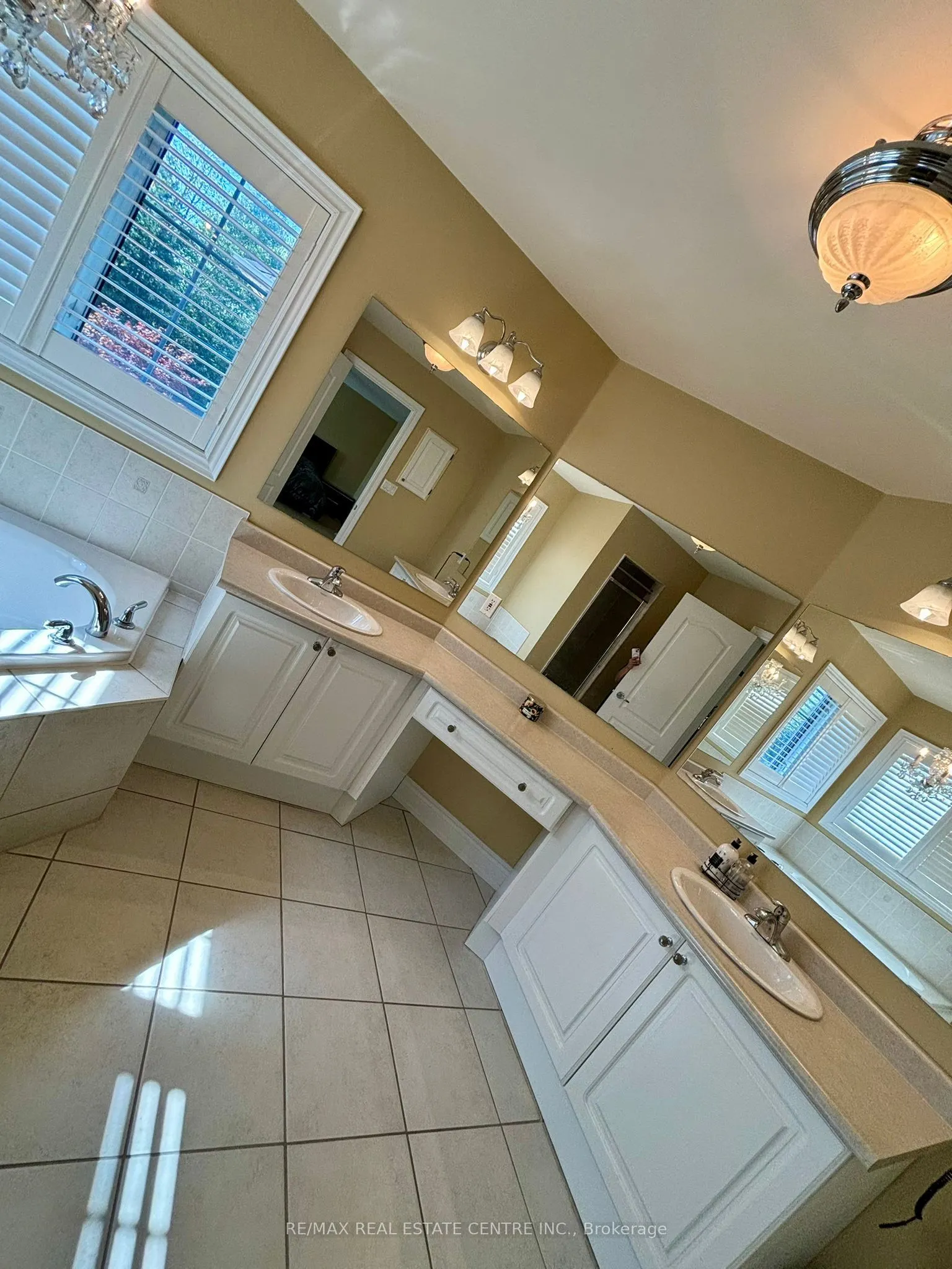 9 Belleville Drive, #Upper Portion
