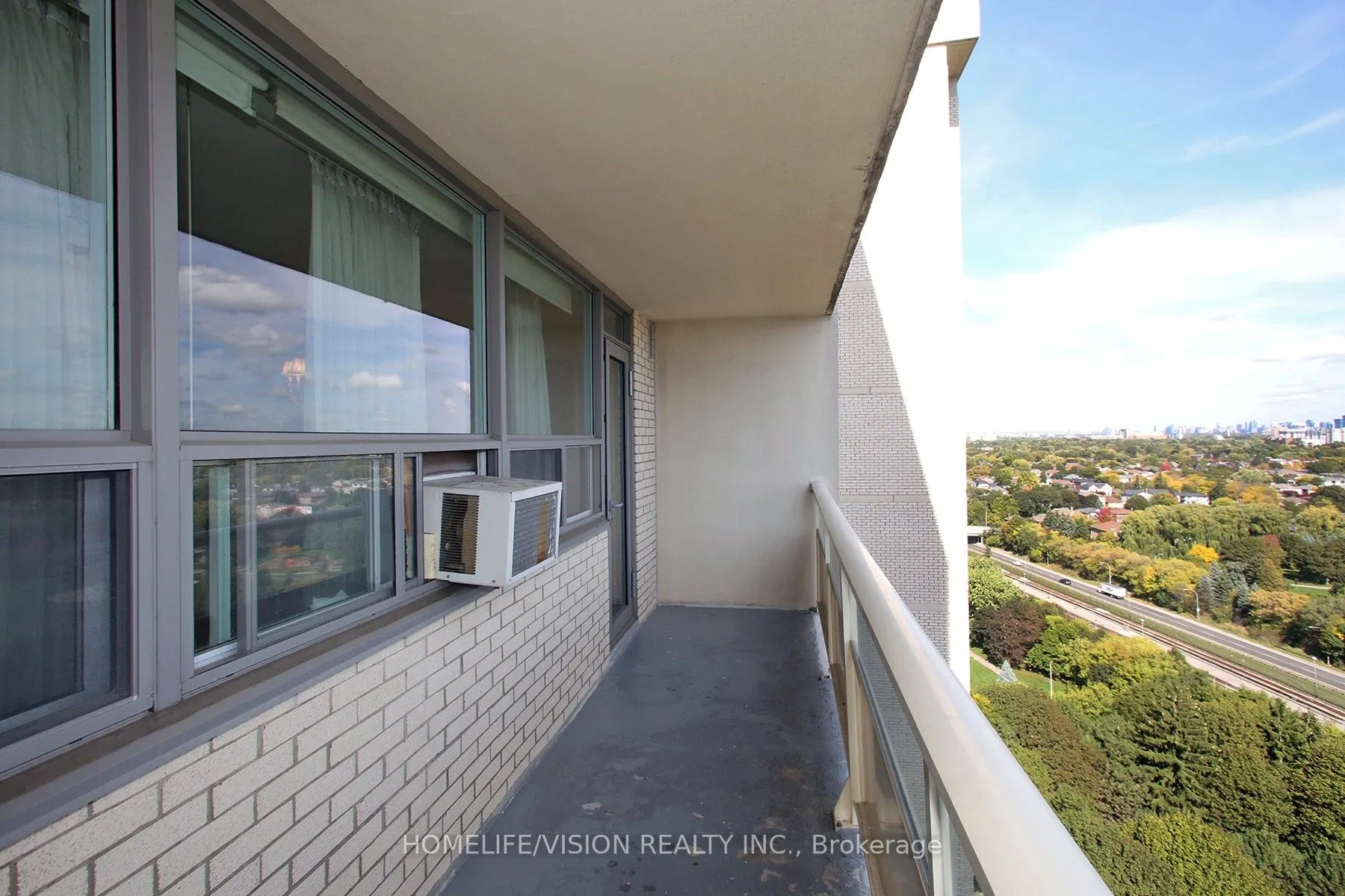360 Ridelle Avenue, #2004